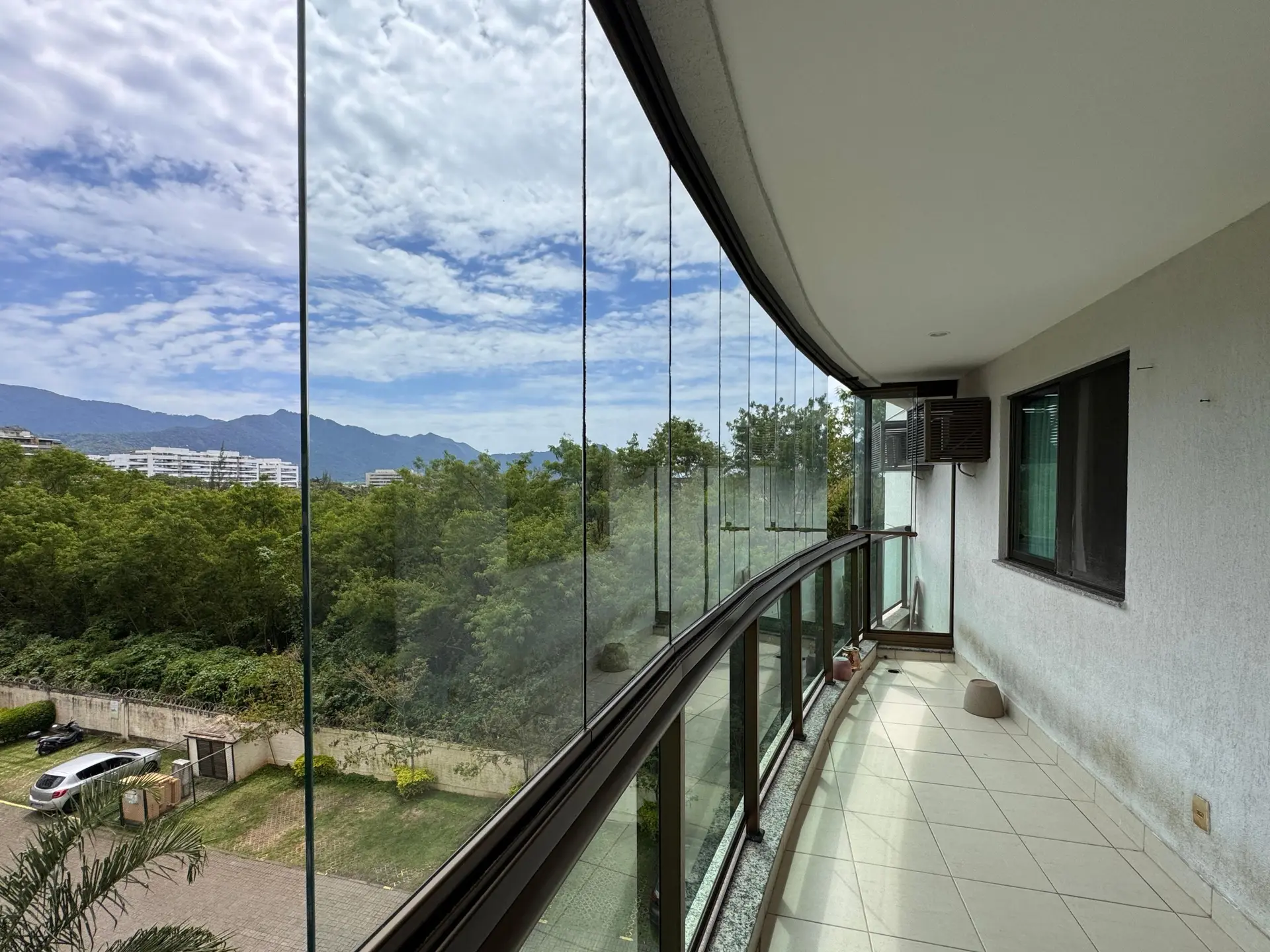 Glass-enclosed balcony in a 3-bedroom apartment, 96 m² — photo 7