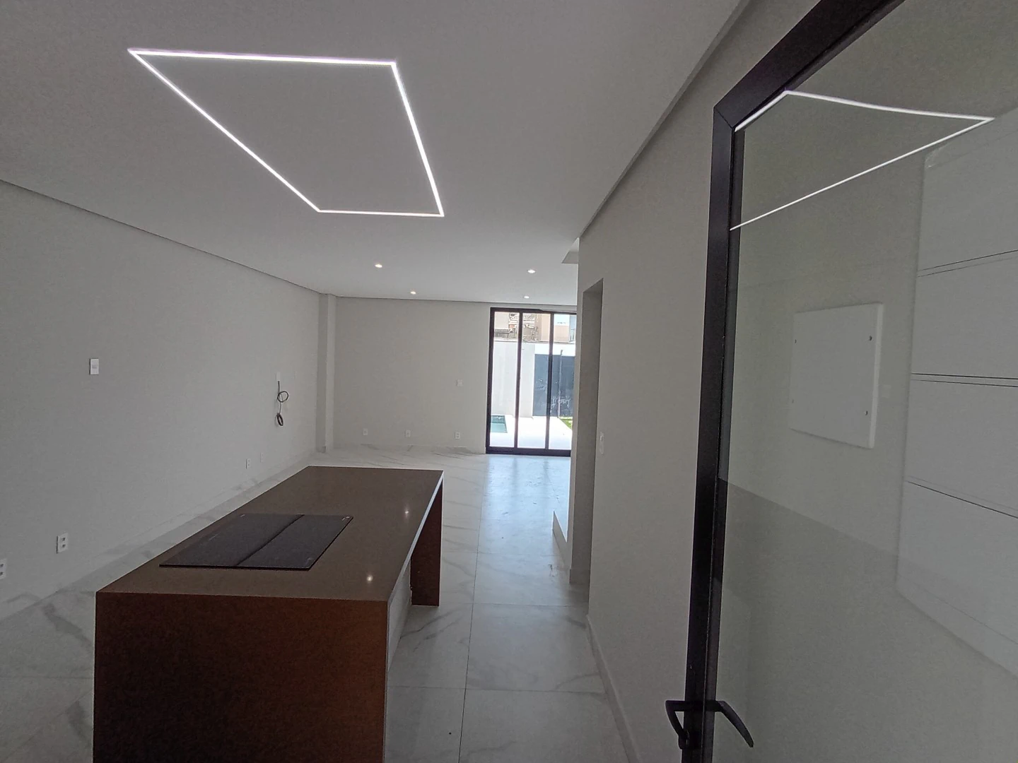 Condo house with open-plan kitchen and 3 en-suites — photo 13