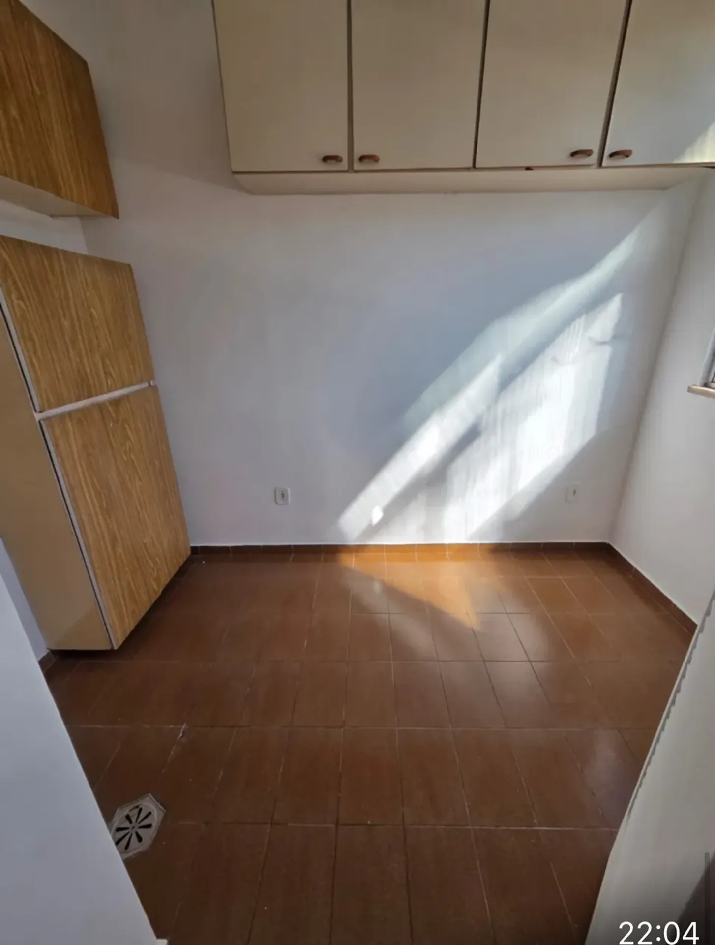 Wood or laminate floors in a 2-bedroom apartment, 75 m² — photo 13