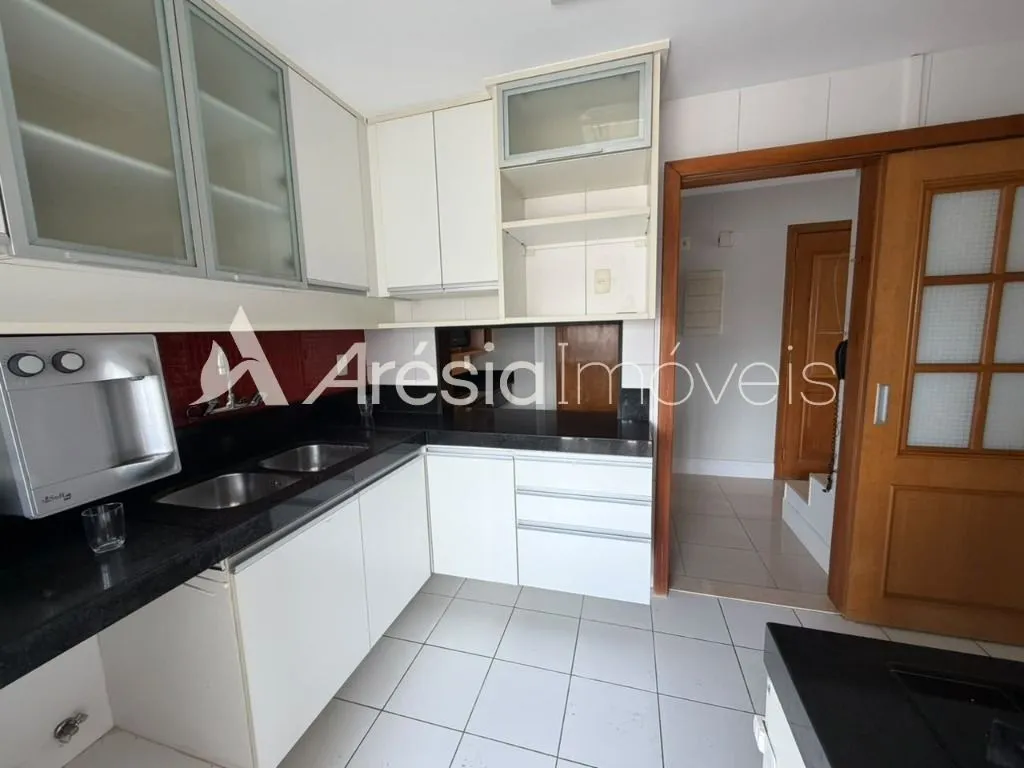 4-bedroom apartment in a building with a sauna — photo 10
