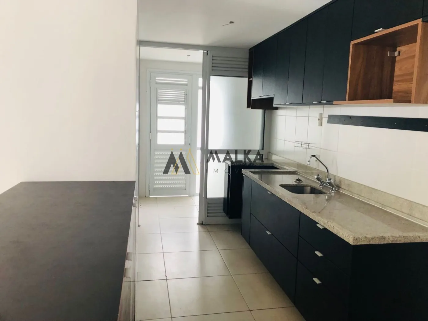 337 m² unfurnished apartment with 3 en-suite rooms — photo 2