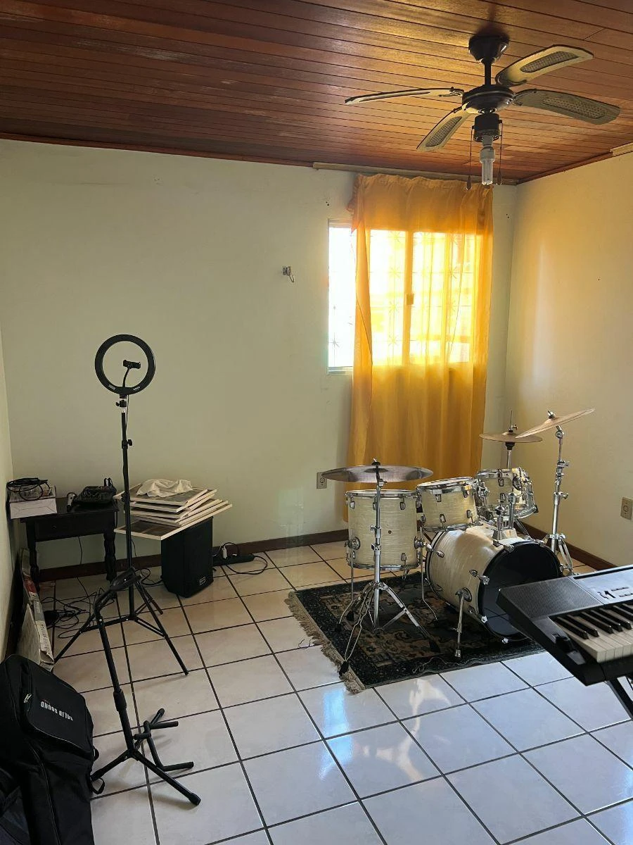 Casa de 240 m² com espaço de home office e máquina de lavar — photo 36