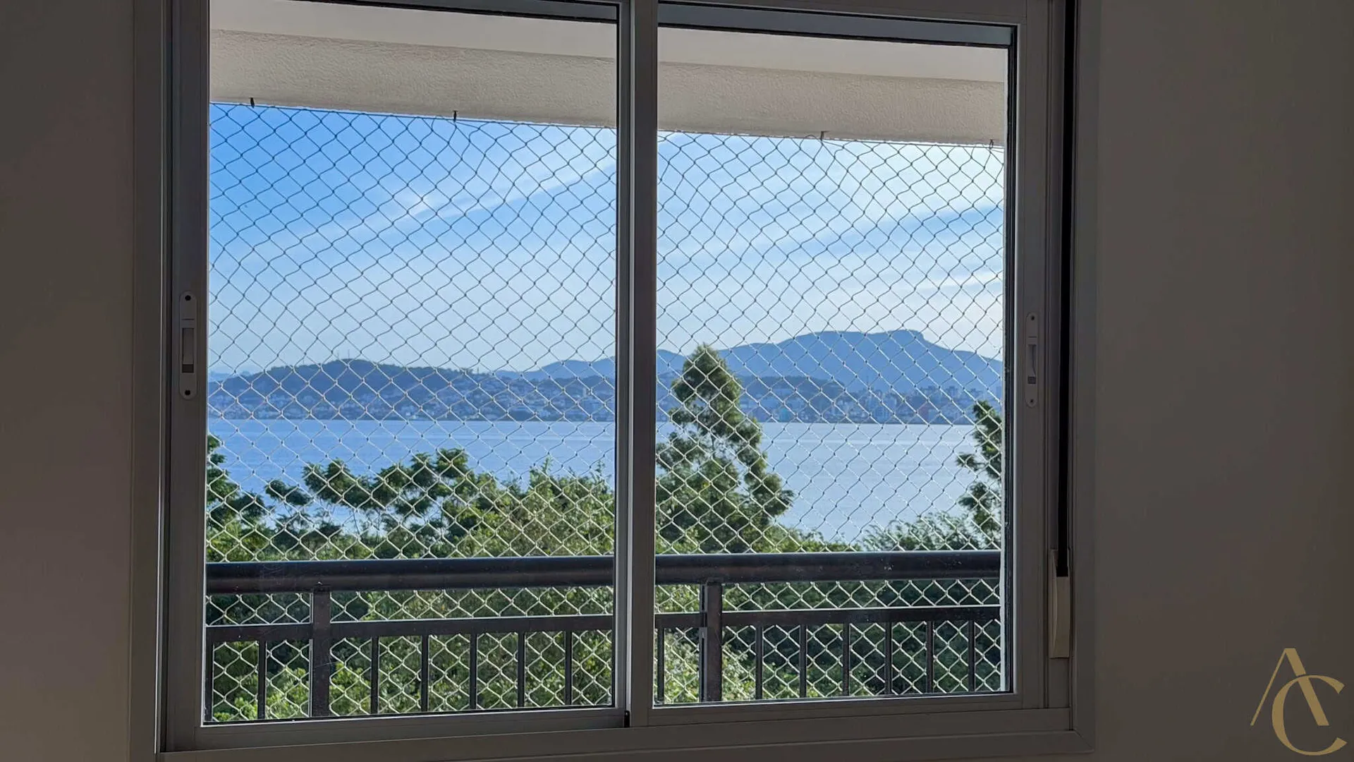 149 m² furnished apartment with a built-in grill on the balcony — photo 6