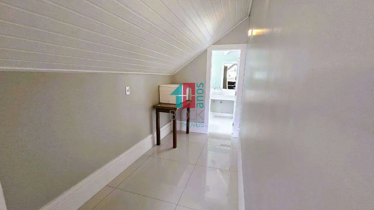 4-bedroom apartment with private garden and 364 m² — photo 36