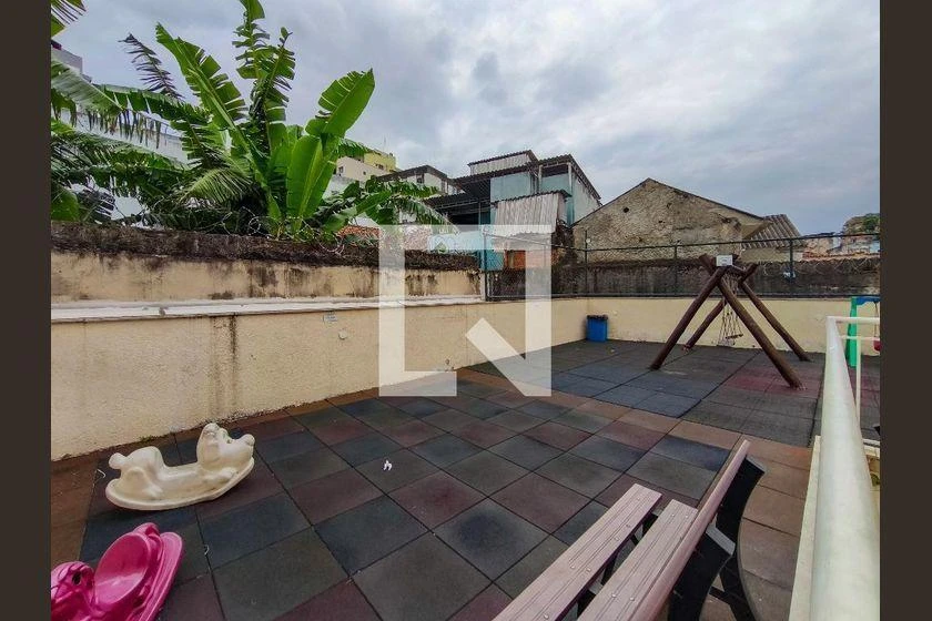 2-bedroom apartment in a building with a pool — photo 38