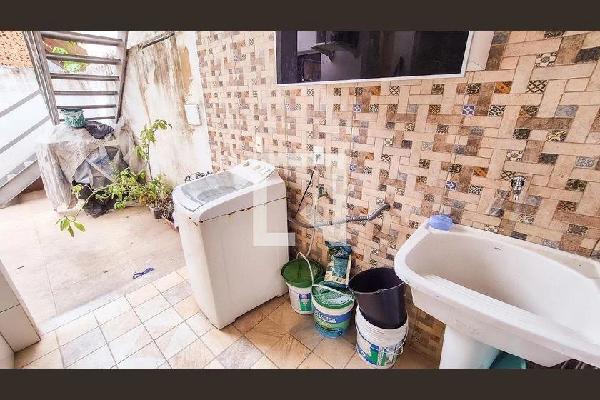 Мебльований будинок 600 м² з 5 спальнями та 3 ванними — photo 8