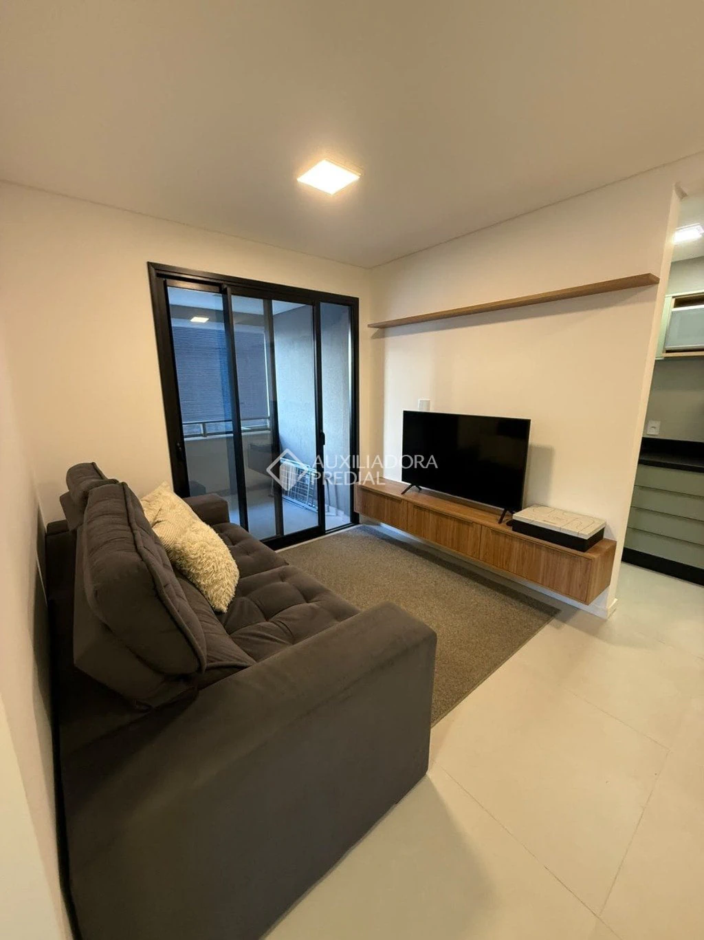 2-bedroom apartment in a building with a gym — photo 21