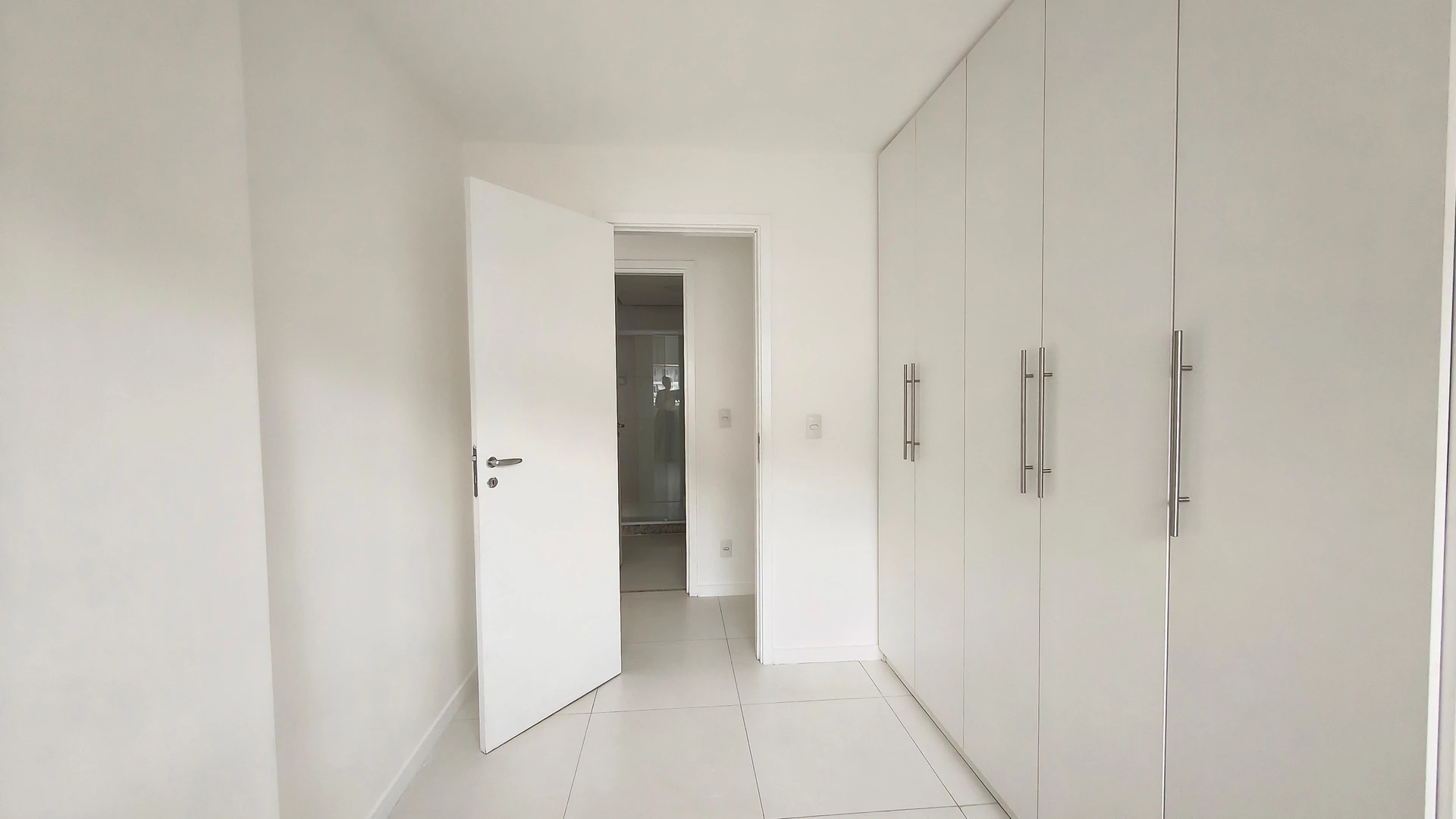 Unfurnished apartment with 2 bedrooms and 2 bathrooms — photo 34