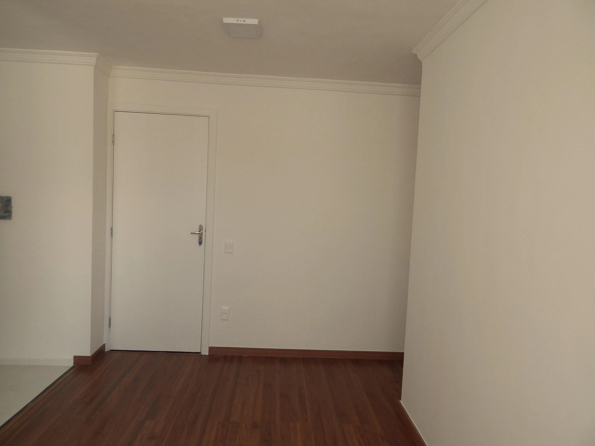 Wood or laminate floors in a 2-bedroom apartment, 41 m² — photo 11
