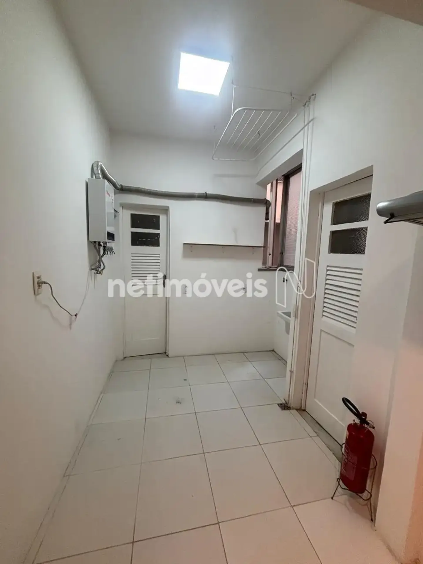 Wood or laminate floors in a 2-bedroom apartment, 78 m² — photo 16
