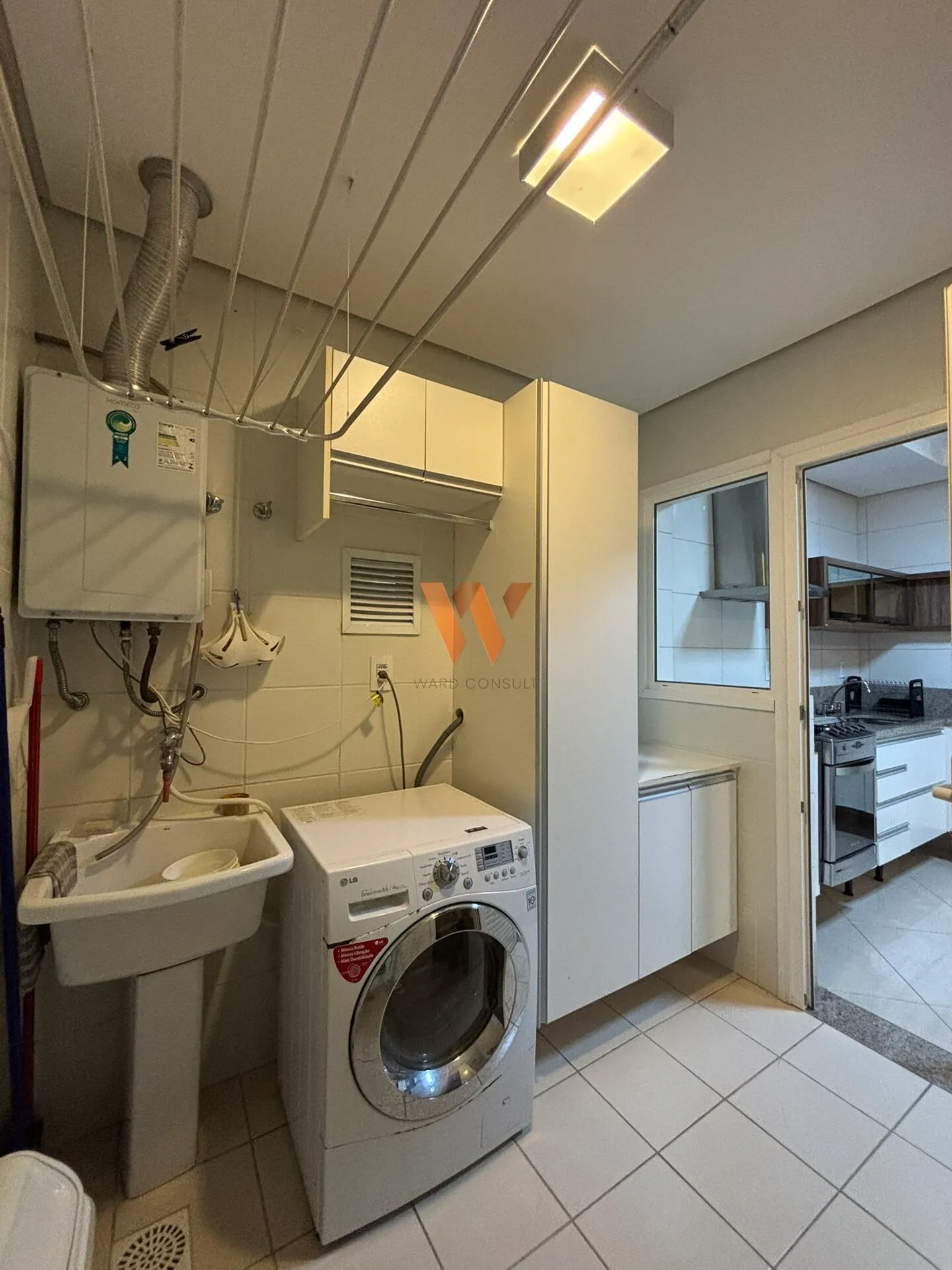Furnished apartment with 3 en-suites and 236 m² — photo 43