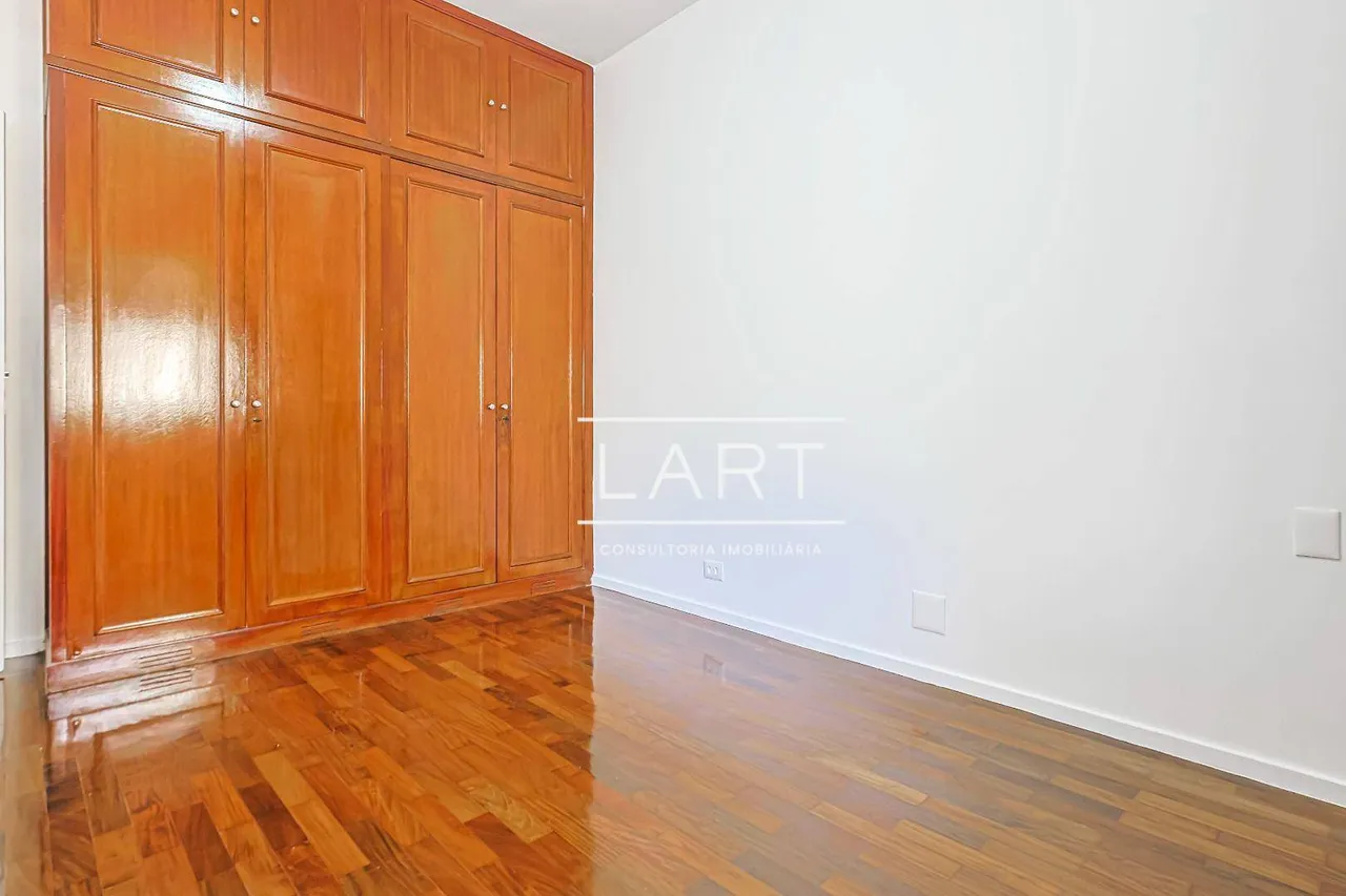 4-bedroom apartment with balcony and 227 m² — photo 13