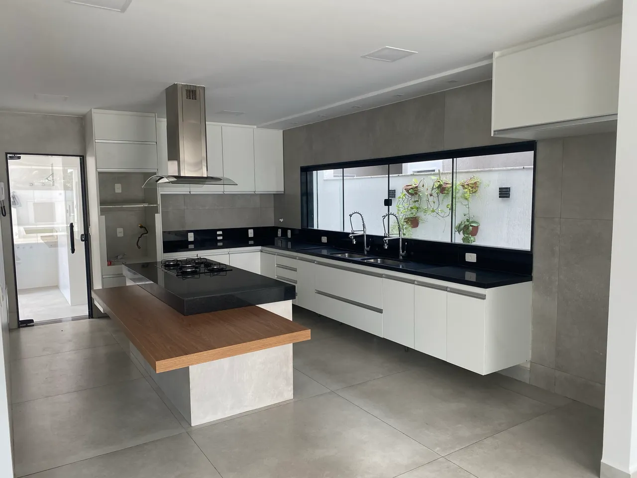Casa em condomínio com 5 quartos e 5 banheiros — photo 2