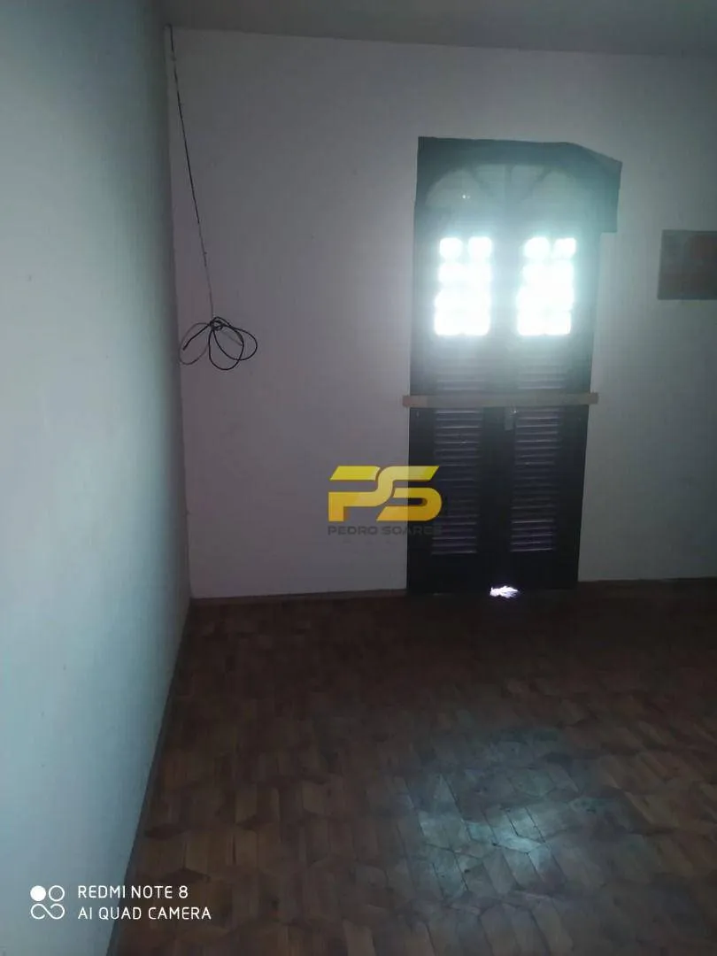 Corner house for rent with a covered balcony and 4 rooms