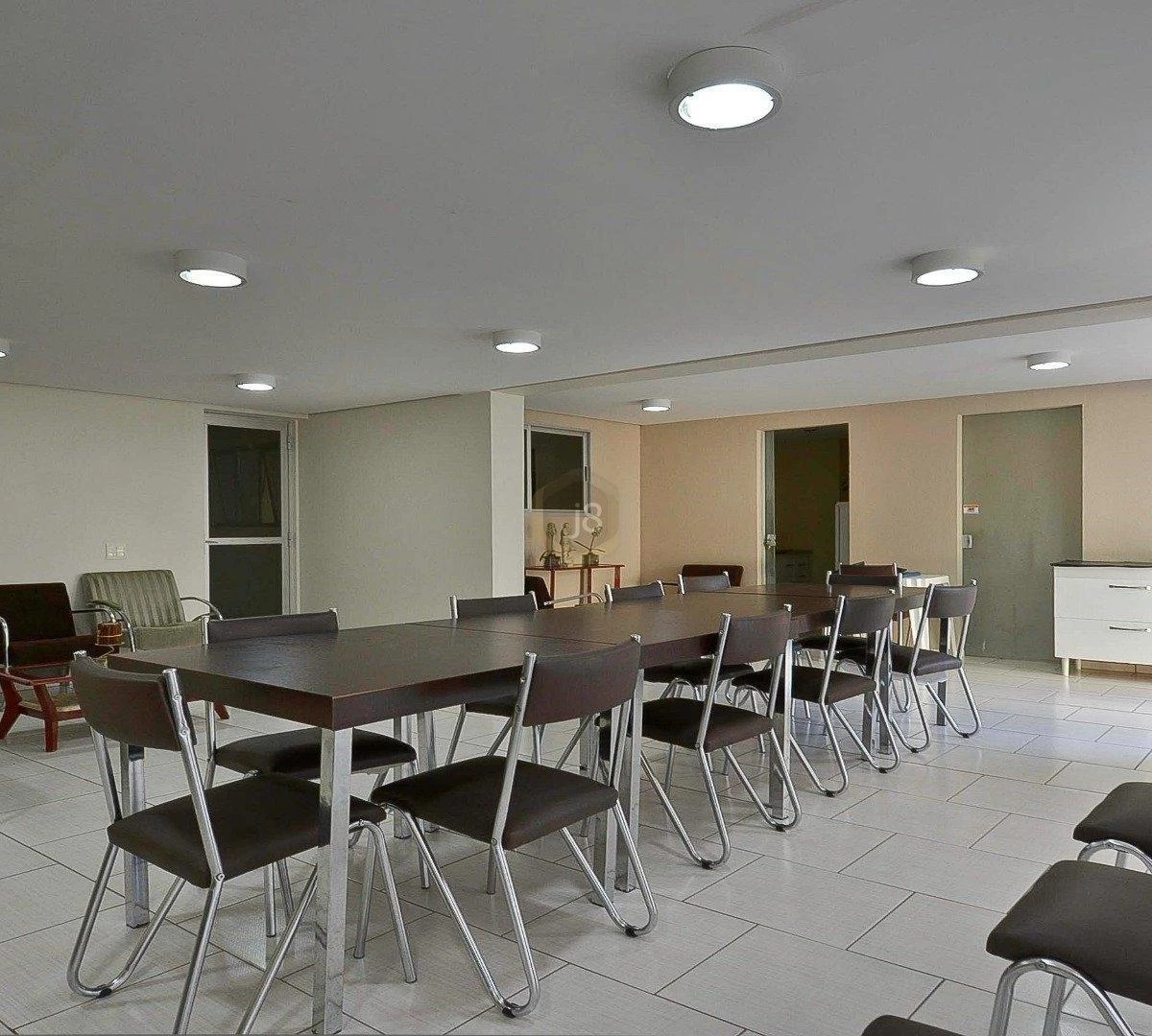 Unfurnished 1-bedroom apartment with 81 m² and parking — photo 19