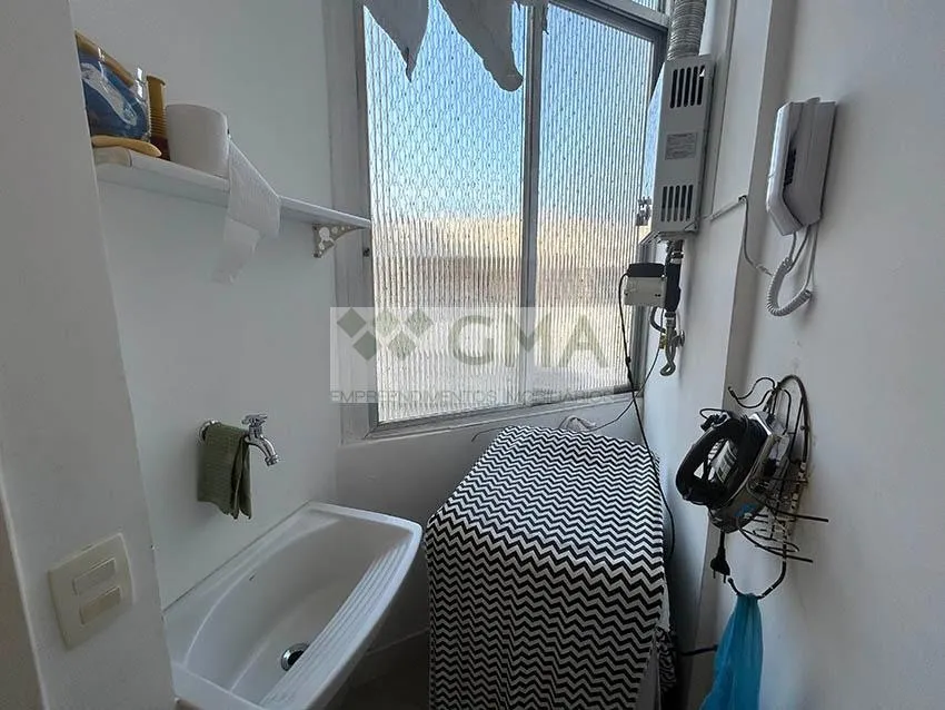 Furnished 2-bedroom apartment with open-plan gas kitchen — photo 16