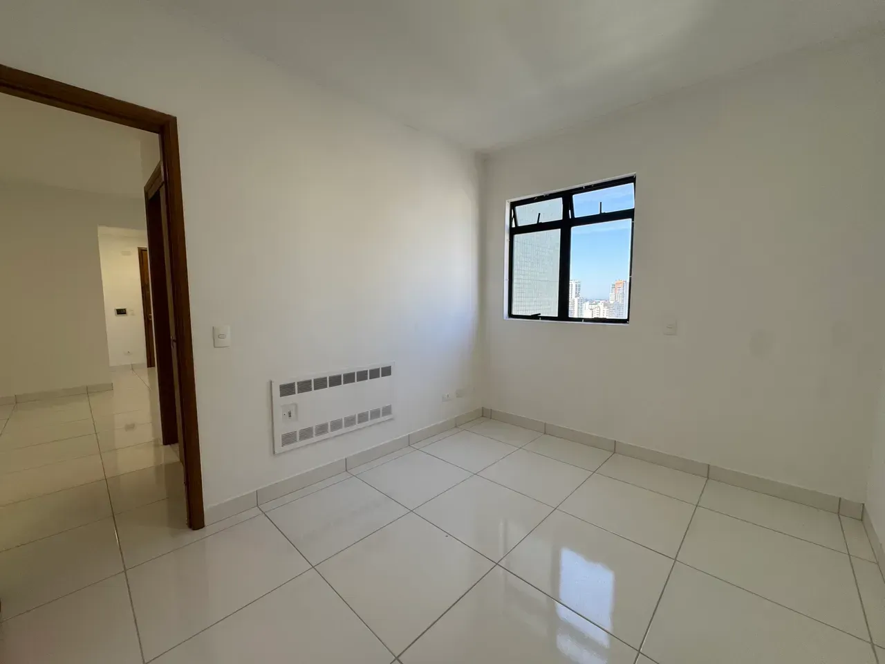 1-bedroom apartment with open-plan kitchen and balcony — photo 9