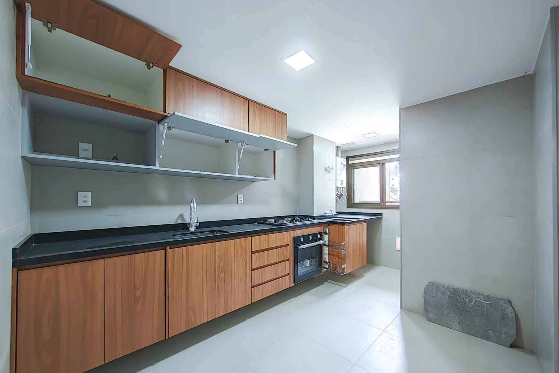 Apartment, 143 m², with a grill on the balcony — photo 2