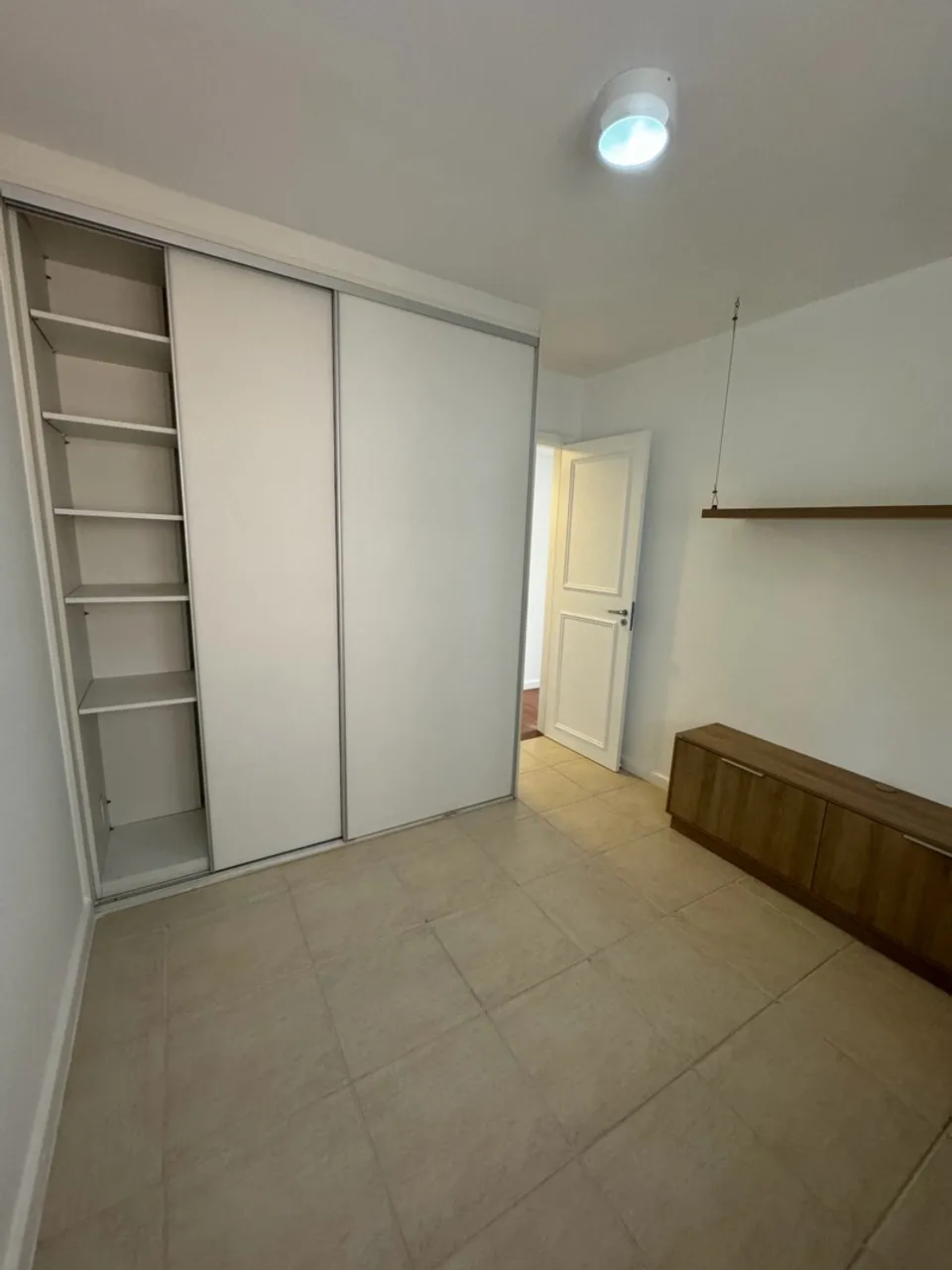 3-bedroom apartment in a building with a gym — photo 13