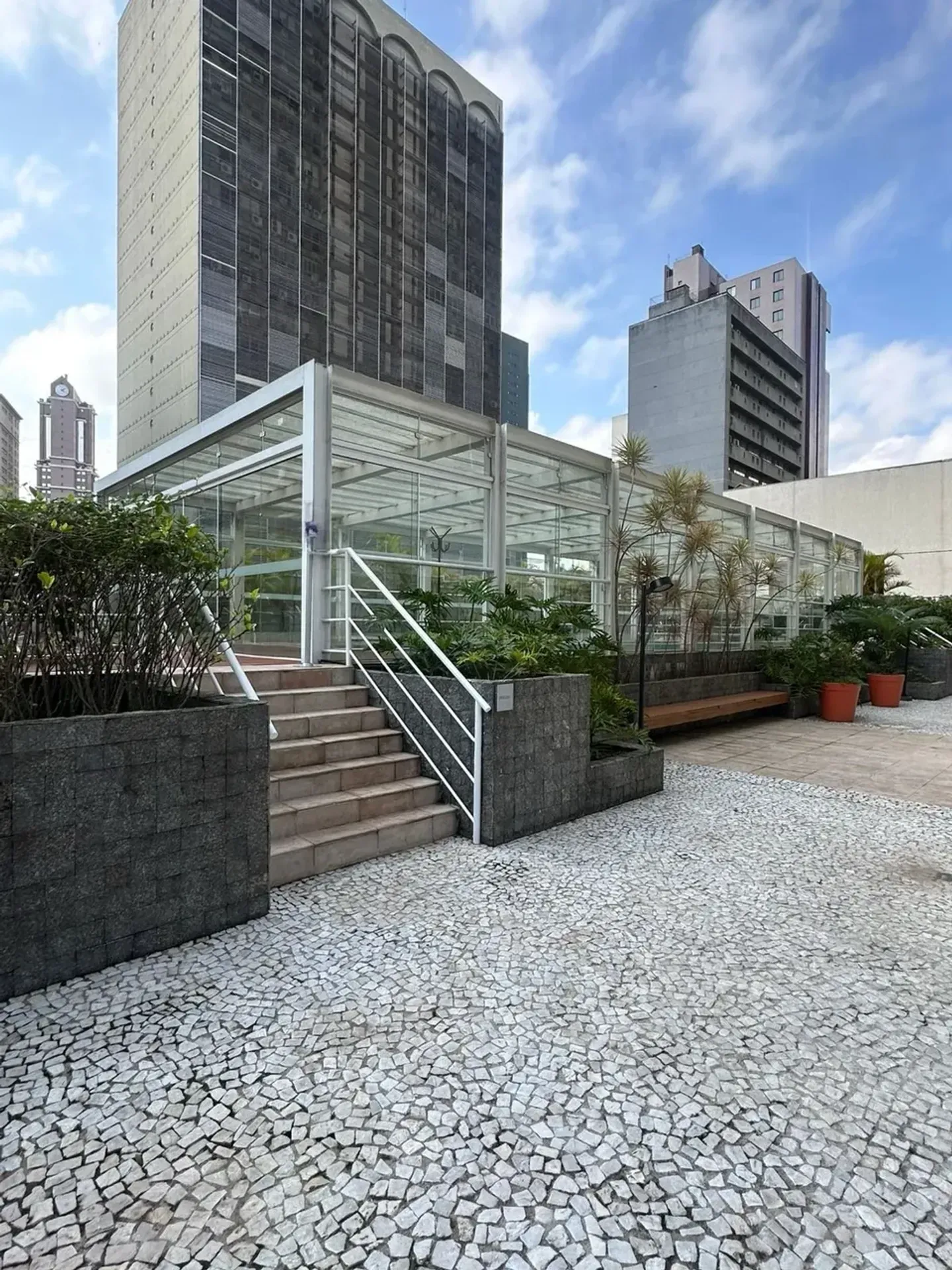 Unfurnished 1-bedroom apartment with balcony, no parking — photo 29