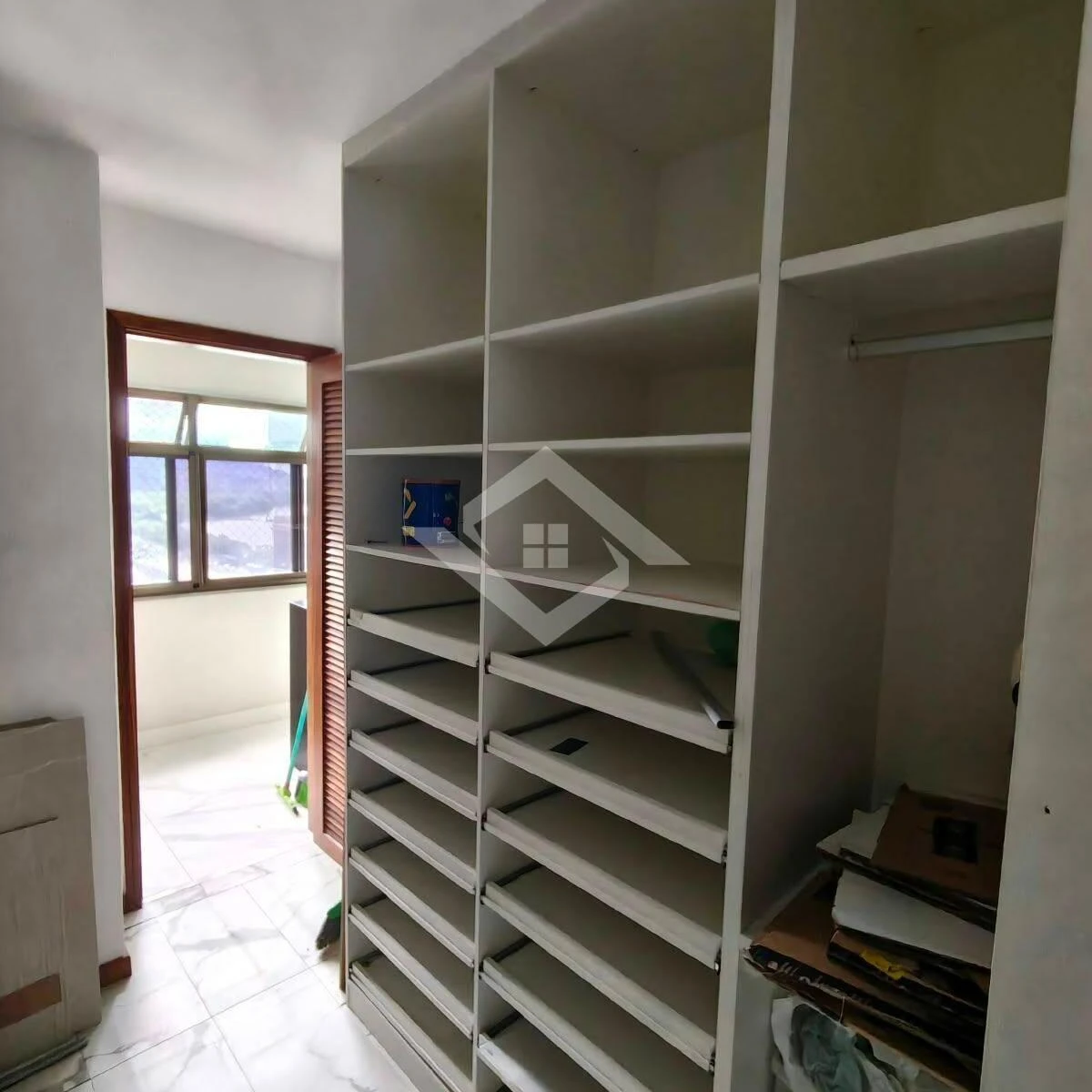 4-bedroom apartment with glassed-in balcony — photo 3