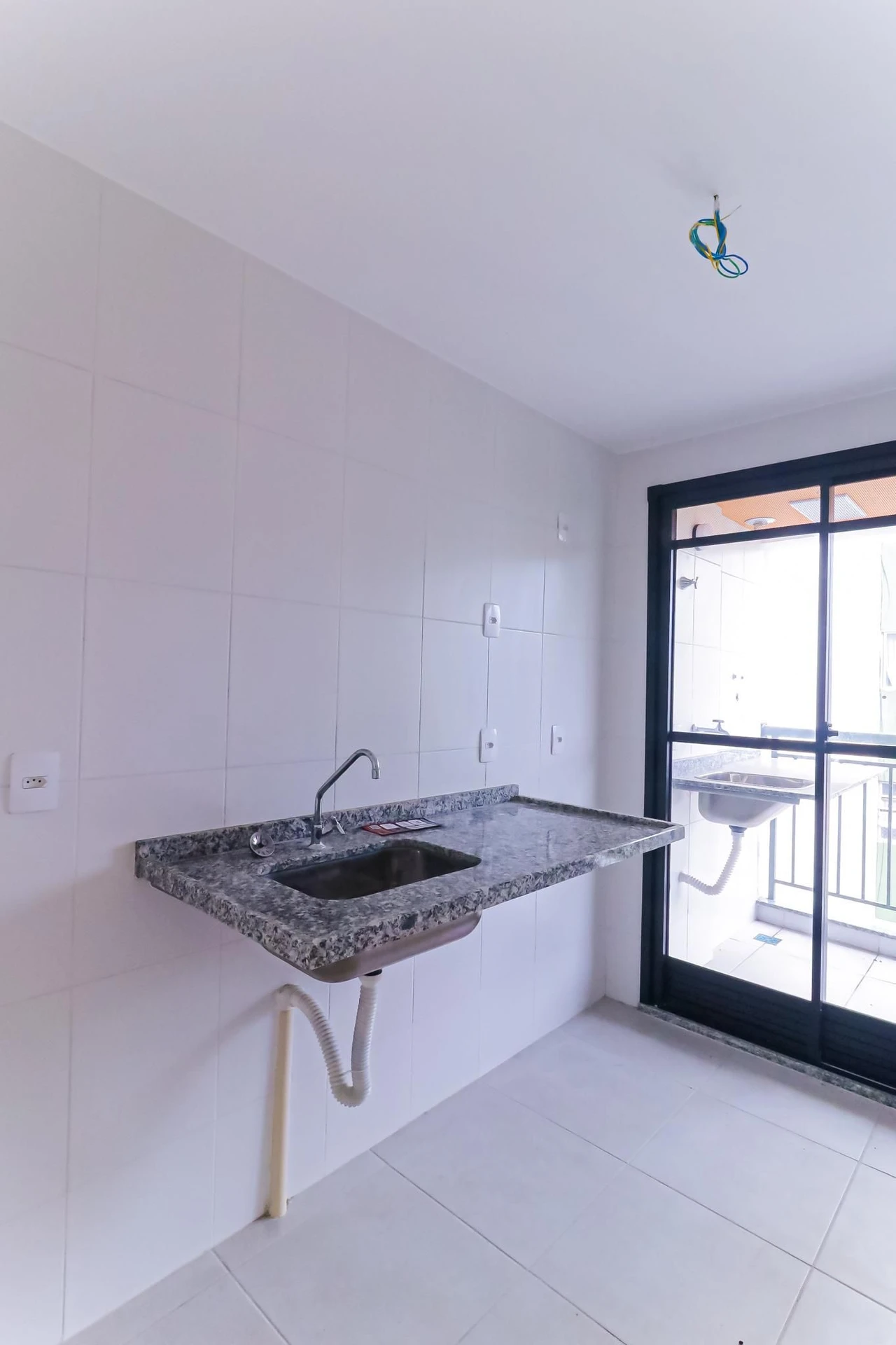Apartamento de 2 quartos em condomínio com piscina — photo 18