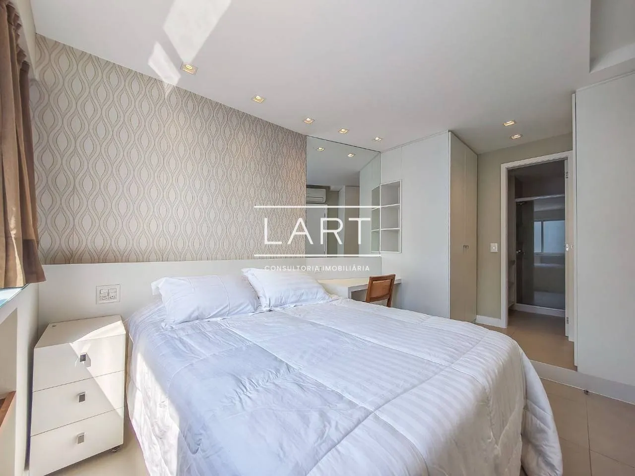 Furnished 1-bedroom apartment with 2 bathrooms — photo 4