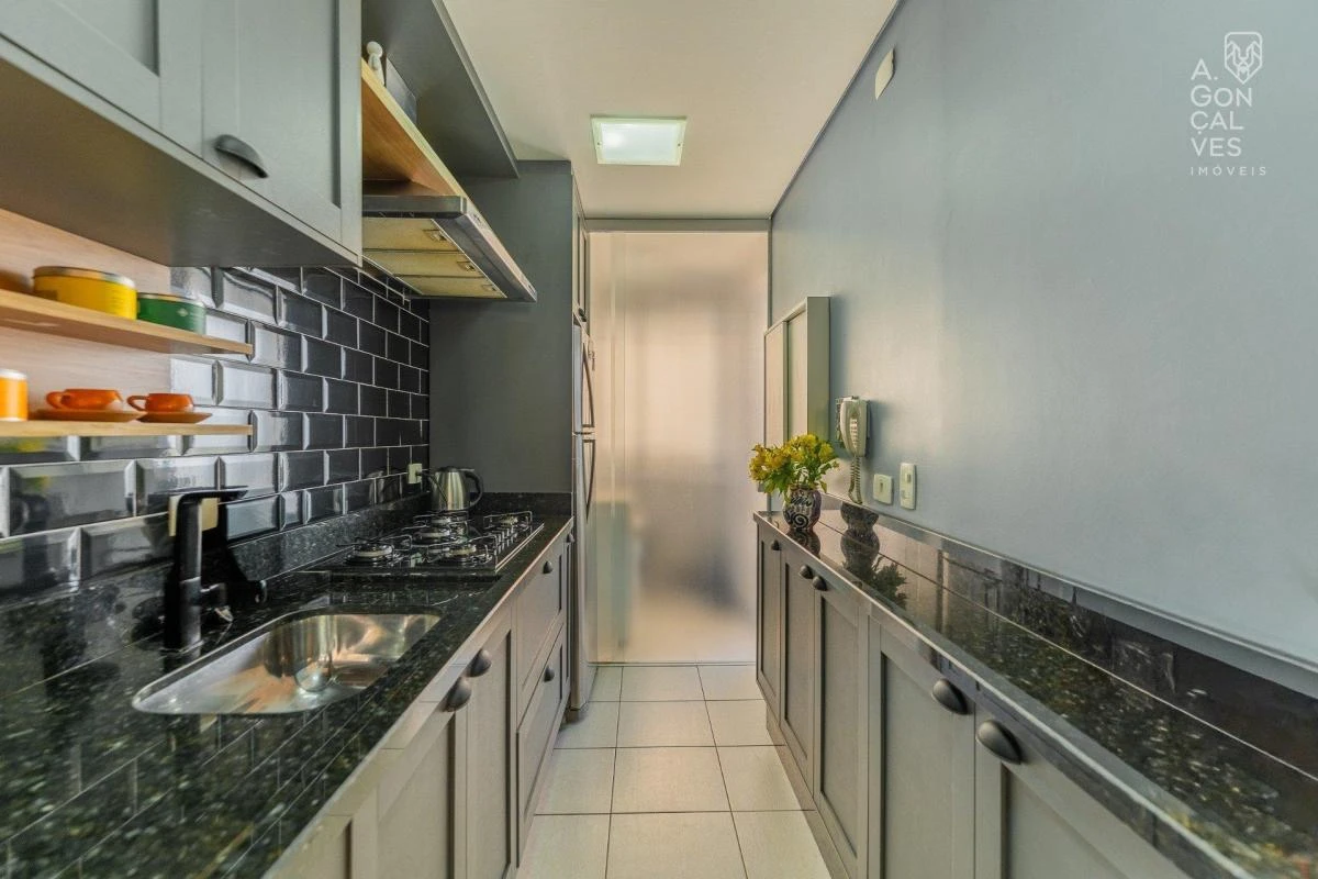 Wood or laminate floors in a 2-bedroom apartment, 60 m² — photo 2