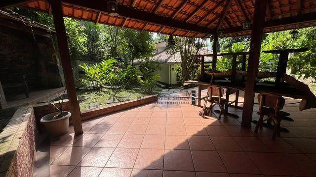 Furnished house, 395 m², with a glass-enclosed balcony — photo 50