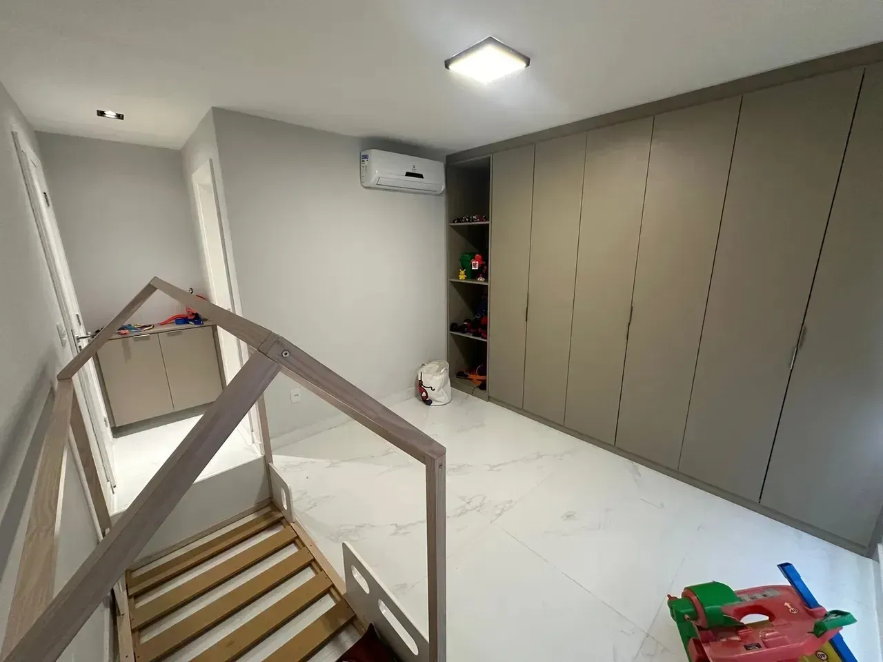 Casa mobiliada com 5 quartos e 5 banheiros, 488 m² — photo 19