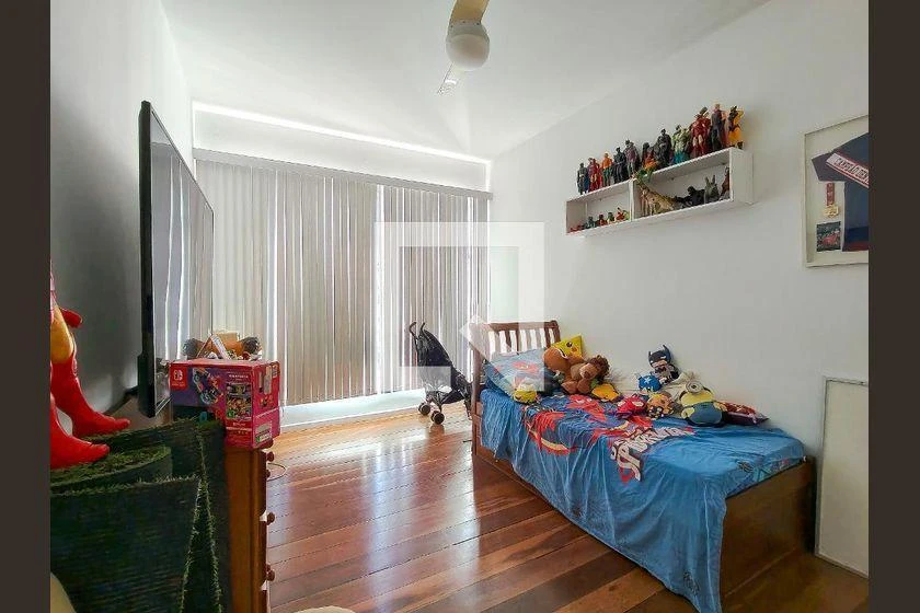 Rental apartment with 3 bedrooms and 208 m² — photo 12