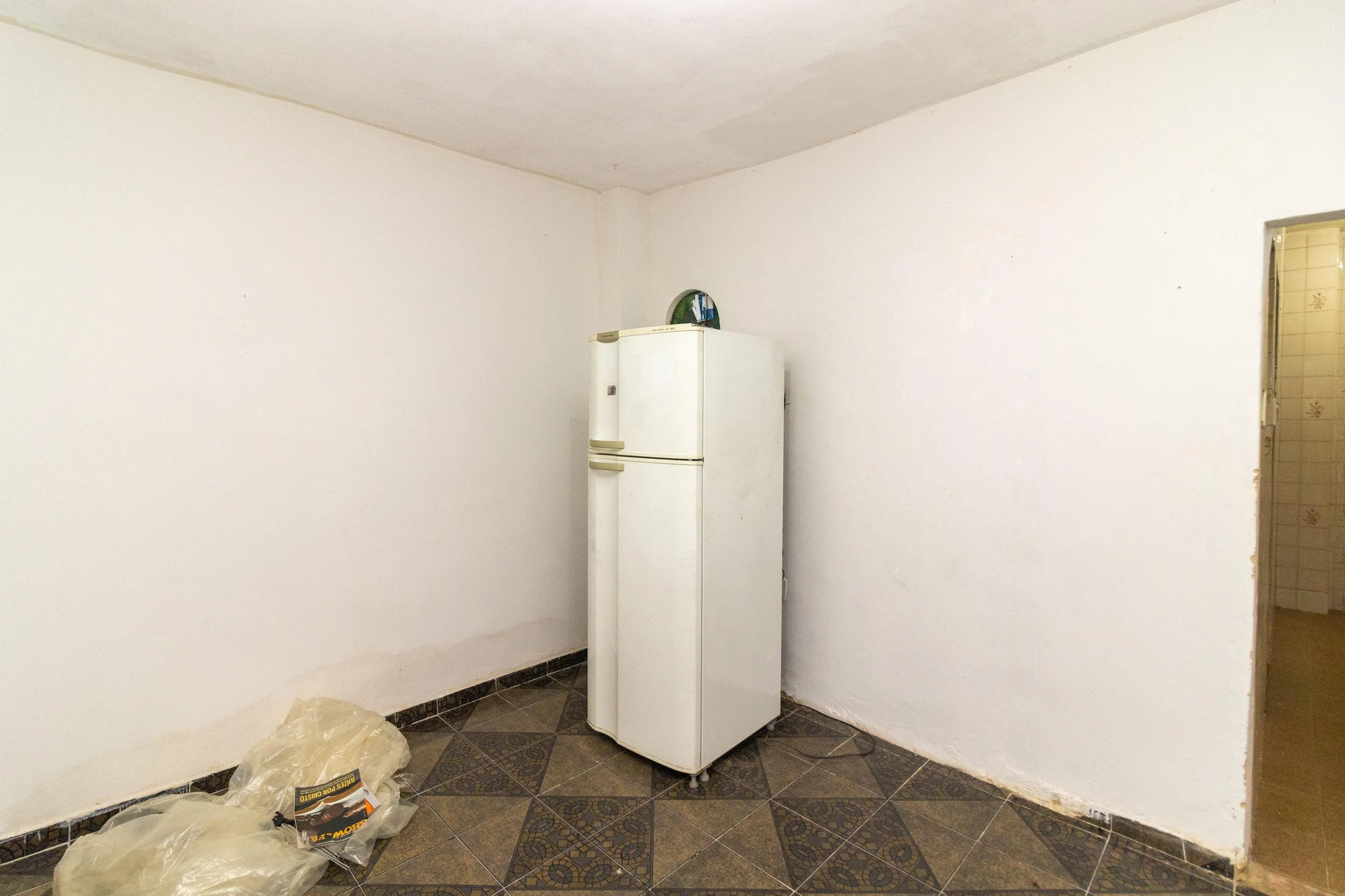 Rental house with no parking, 1 bedroom and 1 bathroom — photo 14