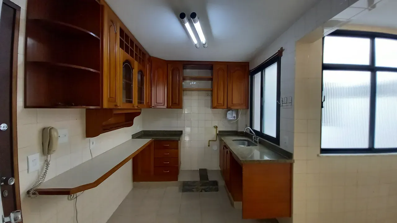 2-bedroom apartment with a bathtub — photo 2