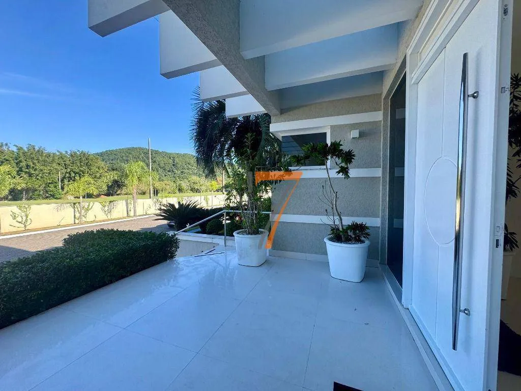 Furnished house with 8 bedrooms and 11 bathrooms — photo 38