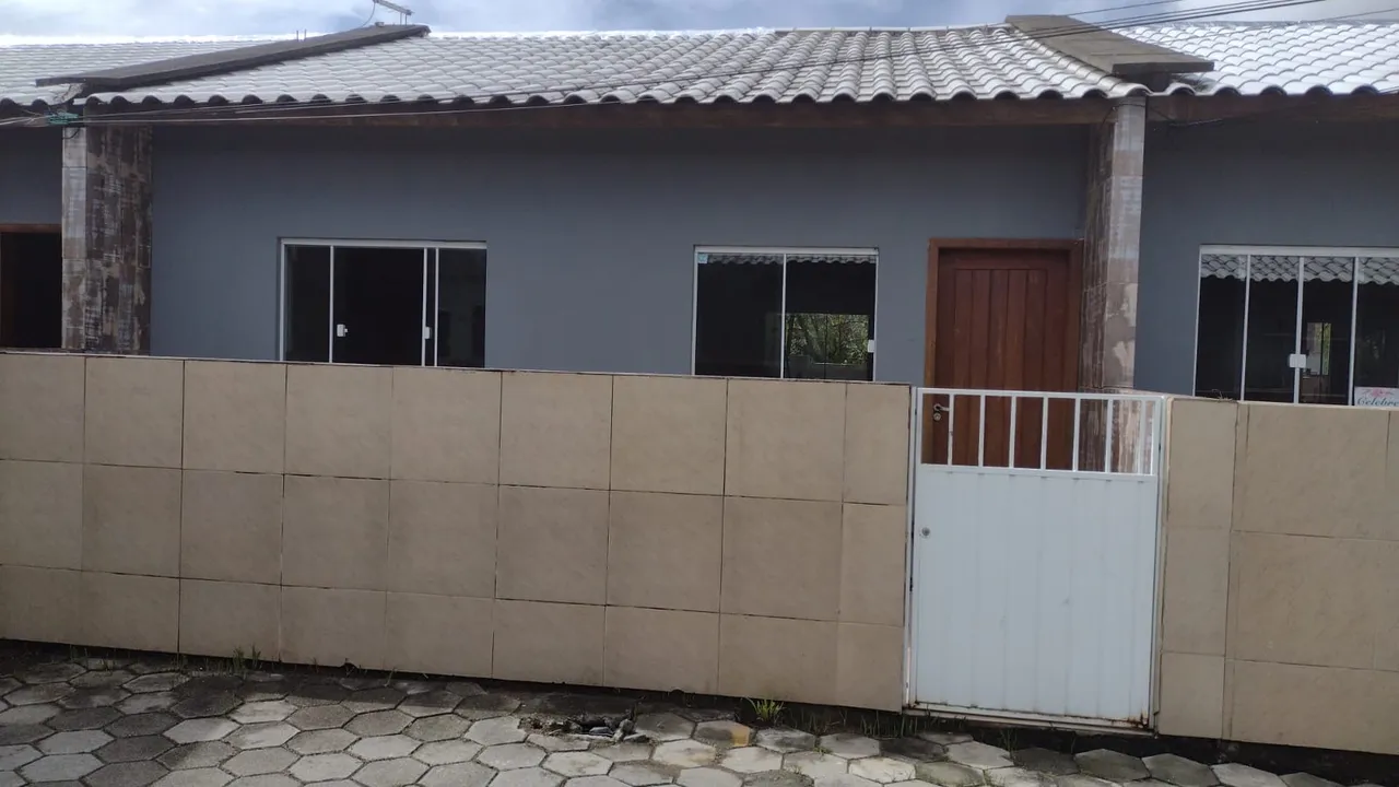 House with 2 bedrooms and an integrated open-plan kitchen — photo 6
