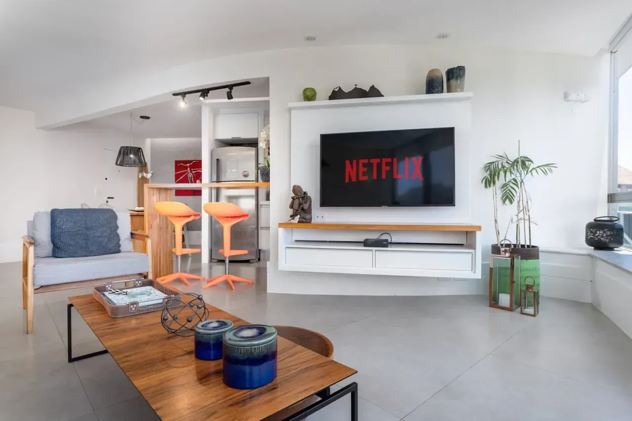 Furnished apartment with 2 bedrooms and water views — photo 7