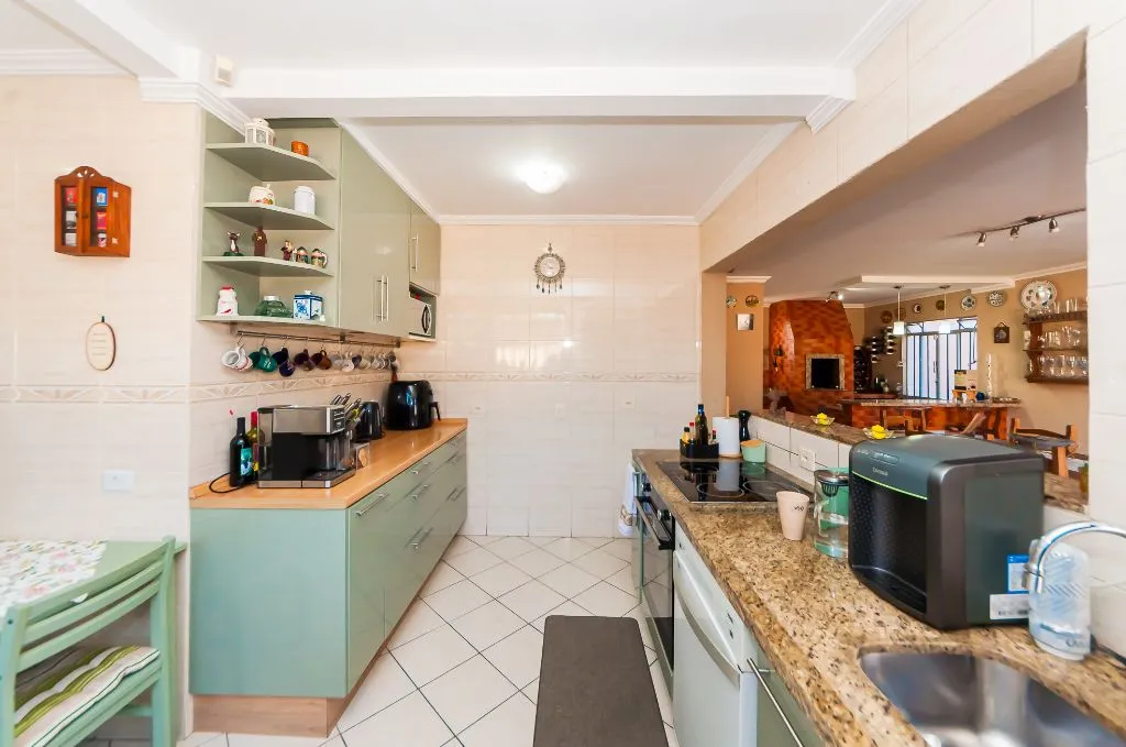 3-bedroom house with a bathtub in Curitiba — photo 20