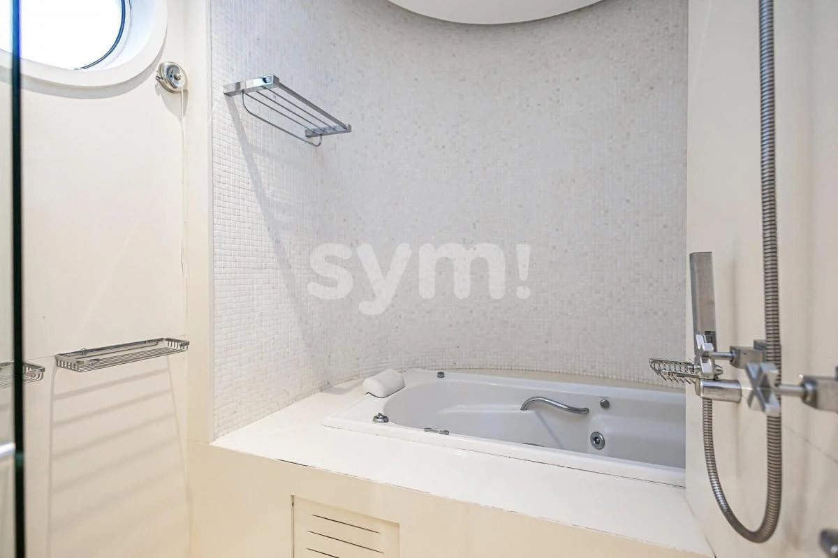 392 m² furnished apartment with 3 bedrooms and 5 baths — photo 30