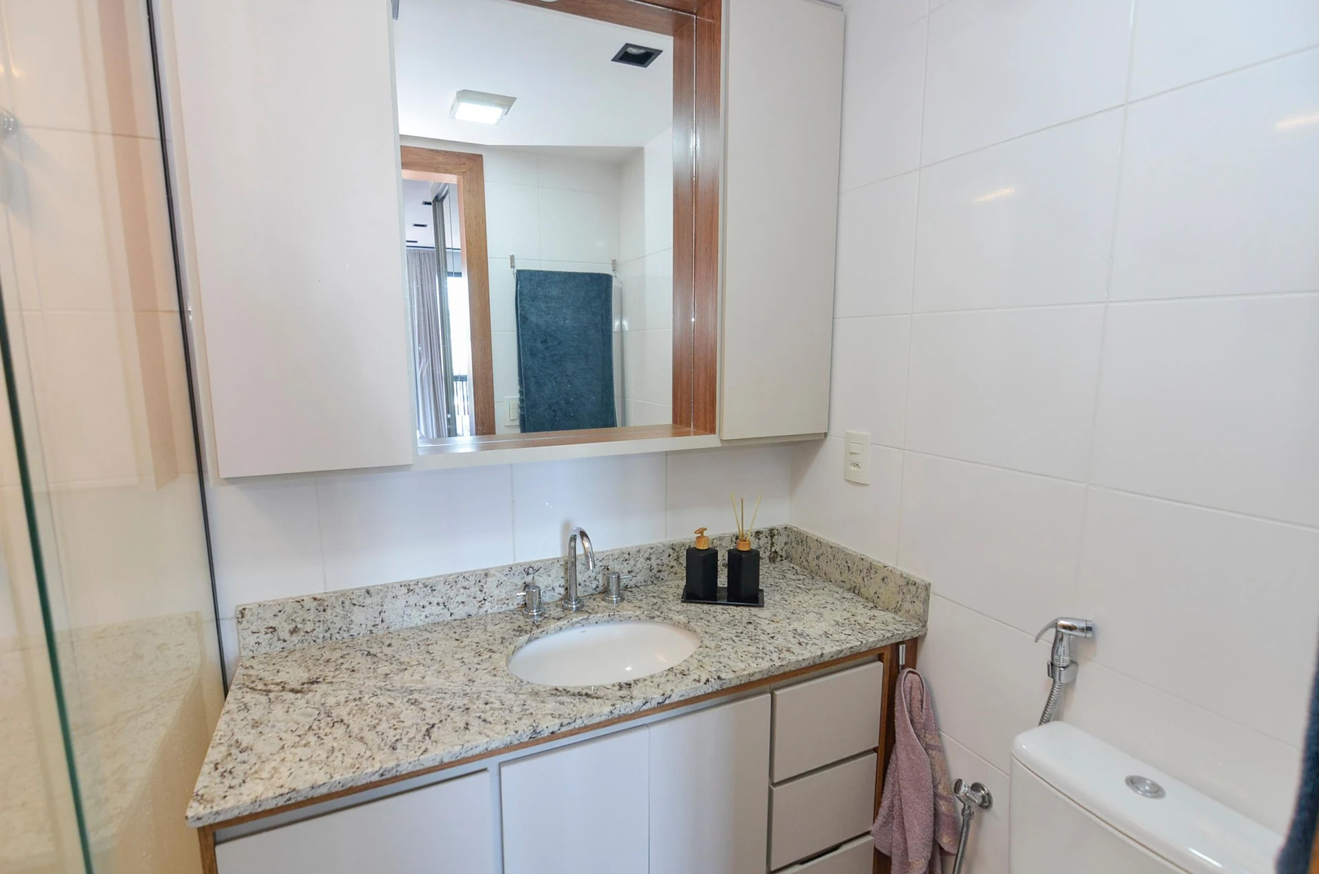 Furnished 3-bedroom apartment with balcony and BBQ grill — photo 46