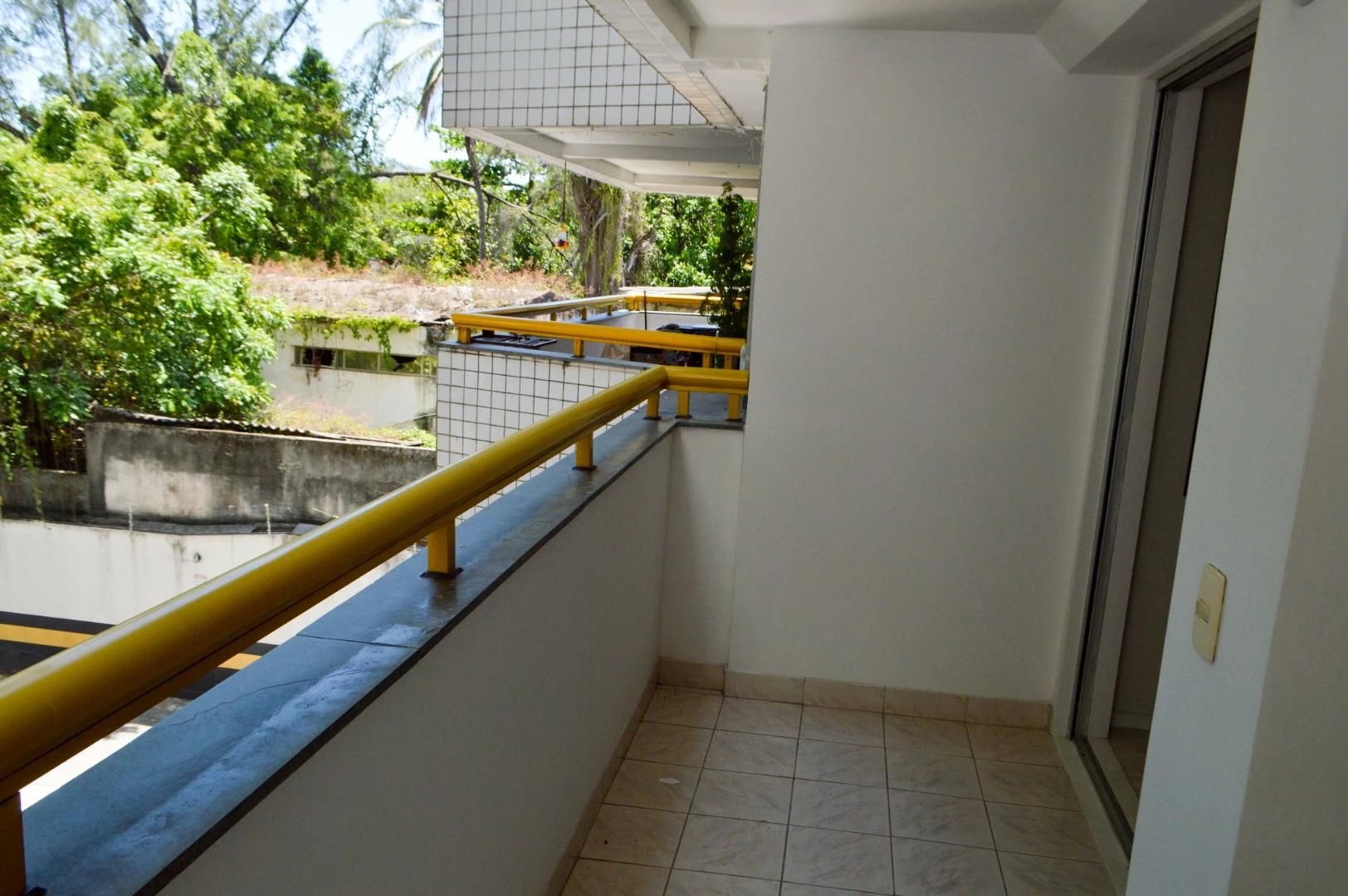 2-bedroom apartment with open-plan kitchen and balcony — photo 24