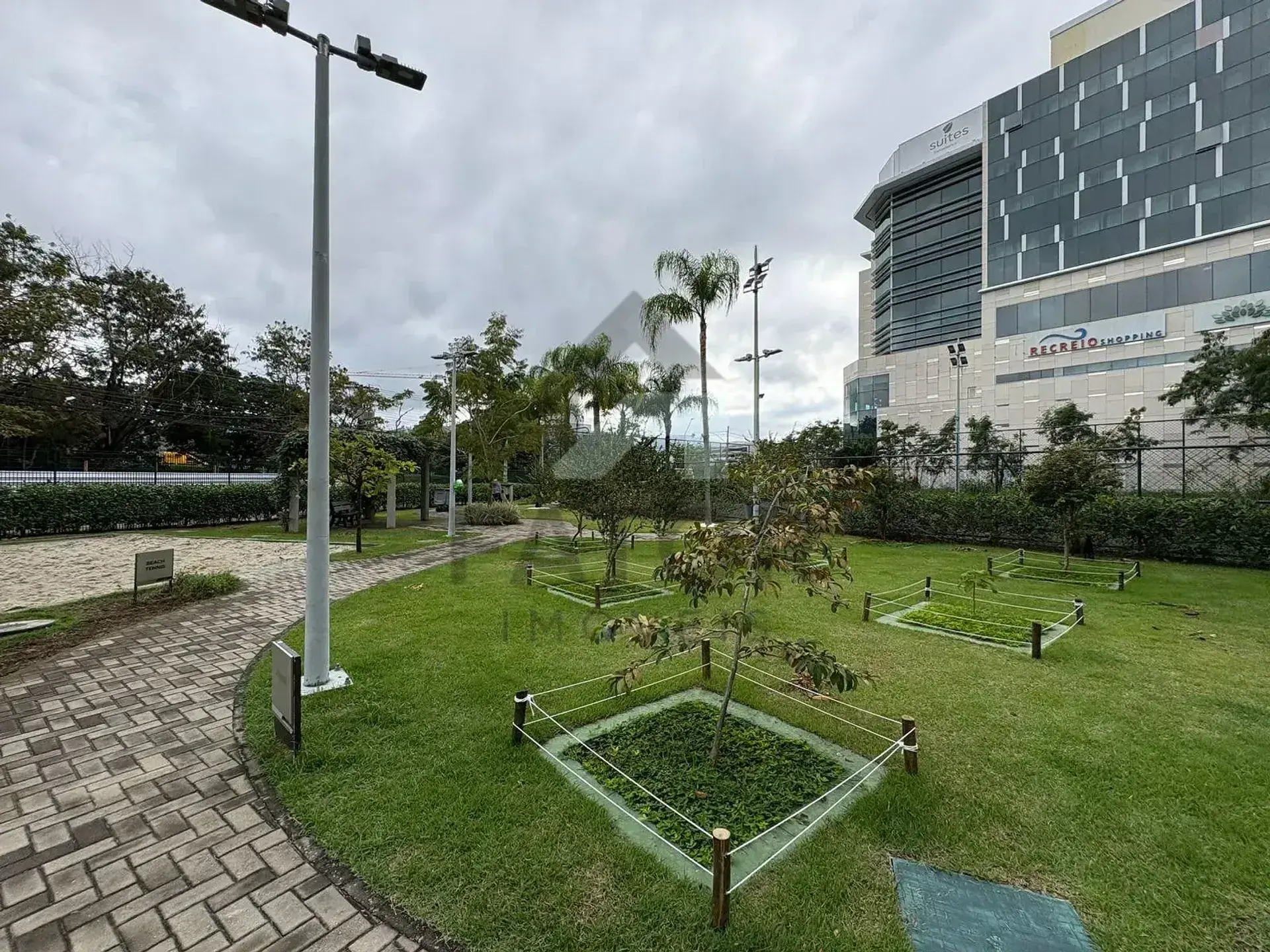 Apartamento com 3 quartos e varanda fechada de vidro — photo 44
