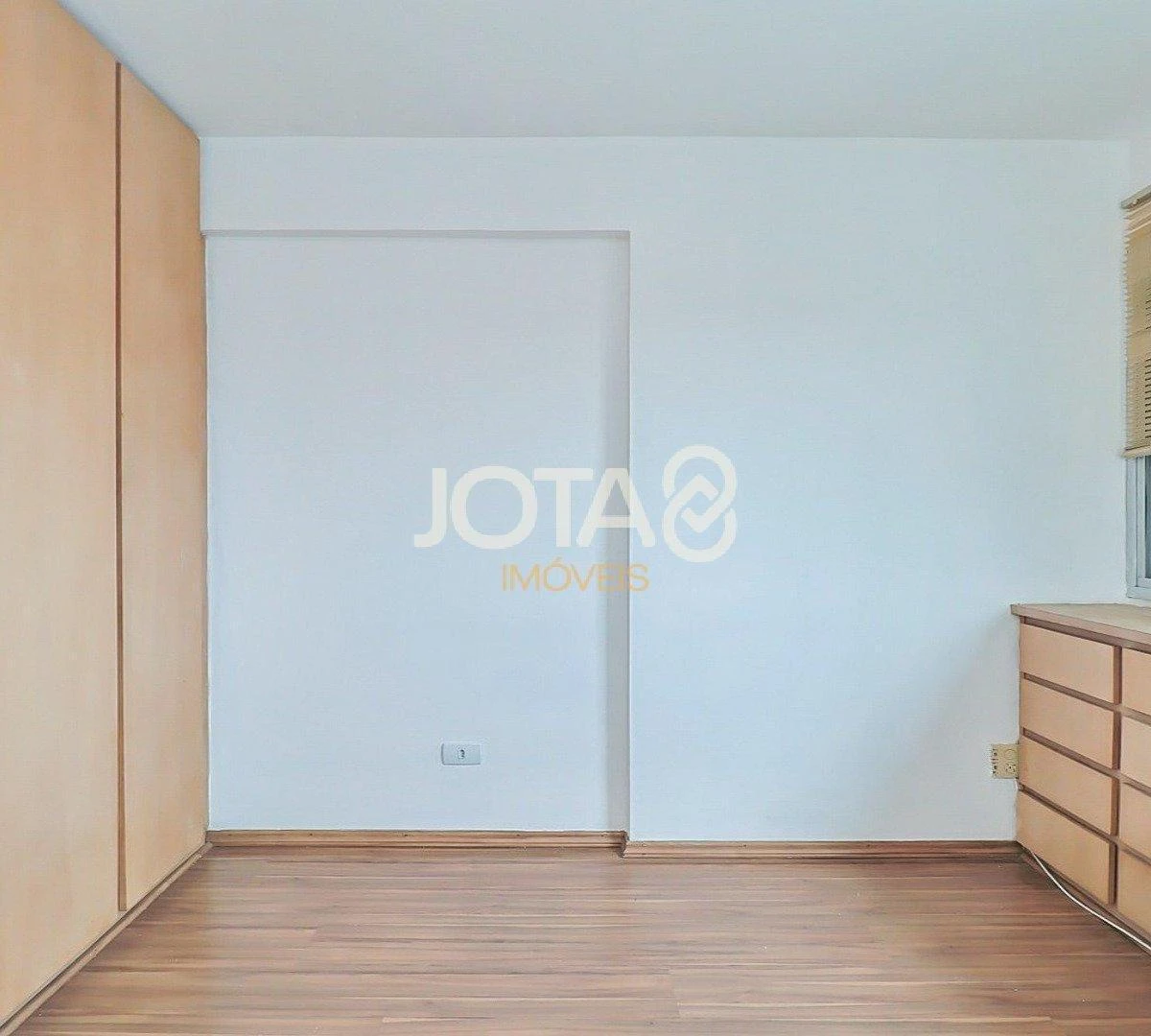 Unfurnished 1-bedroom apartment with 81 m² and parking — photo 11