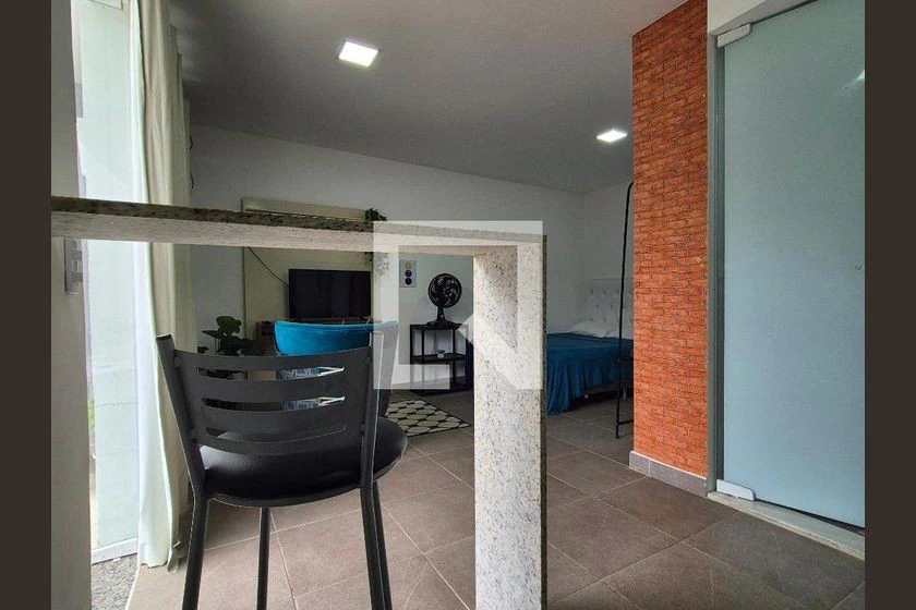 Furnished 30 m² apartment with balcony and 1 bedroom — photo 11
