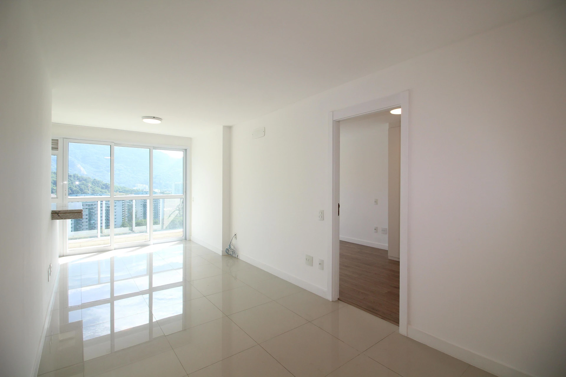 Apartamento de 2 quartos com janelas do piso ao teto — photo 4