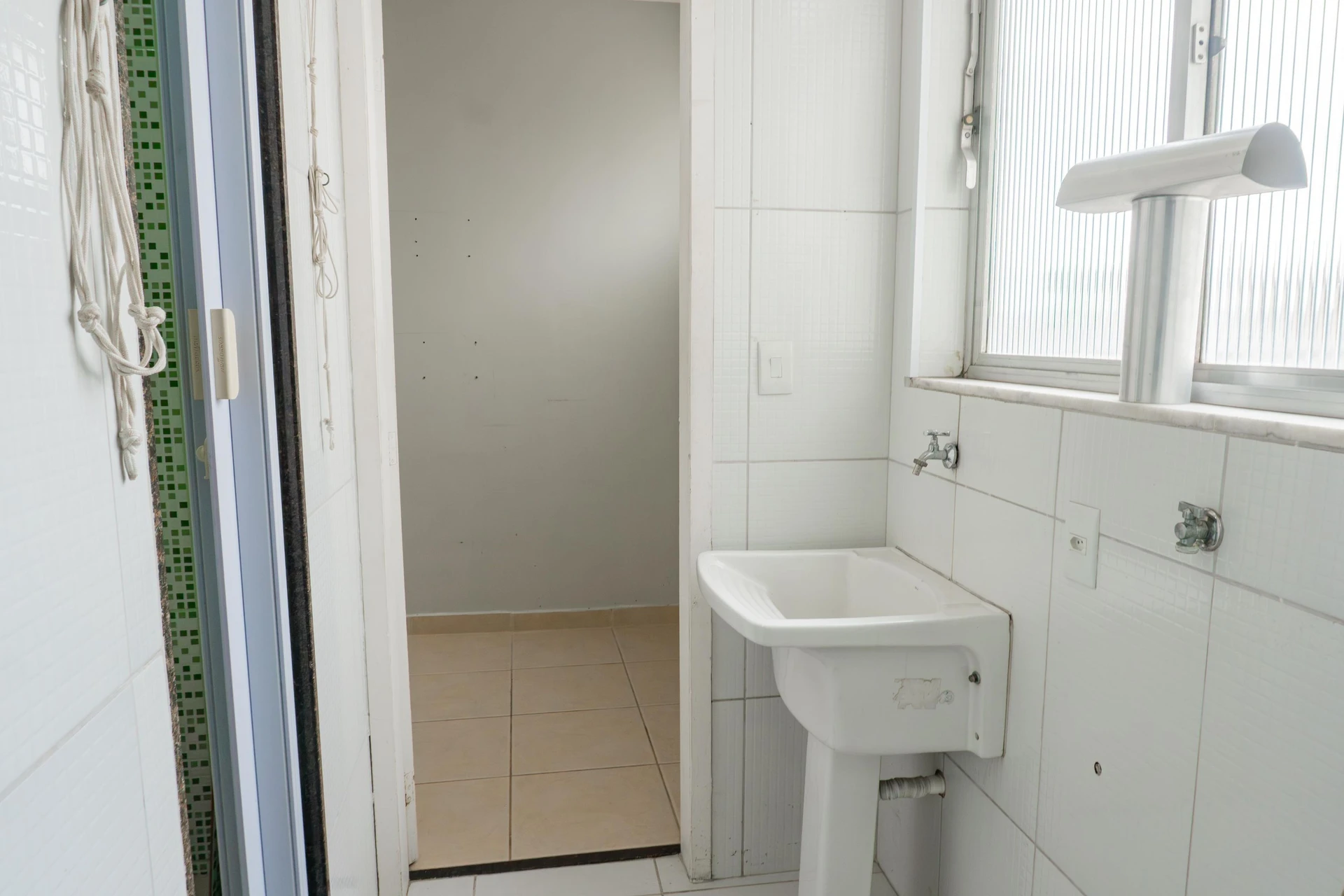 Apartamento sem mobília com 2 quartos e varanda — photo 15