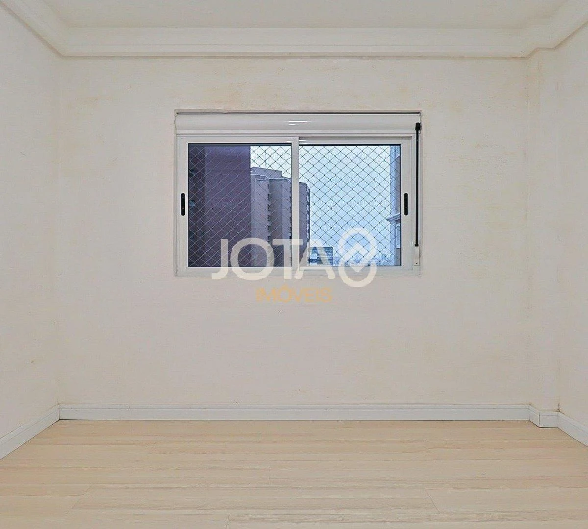 2-bedroom apartment with a glass-enclosed balcony — photo 7