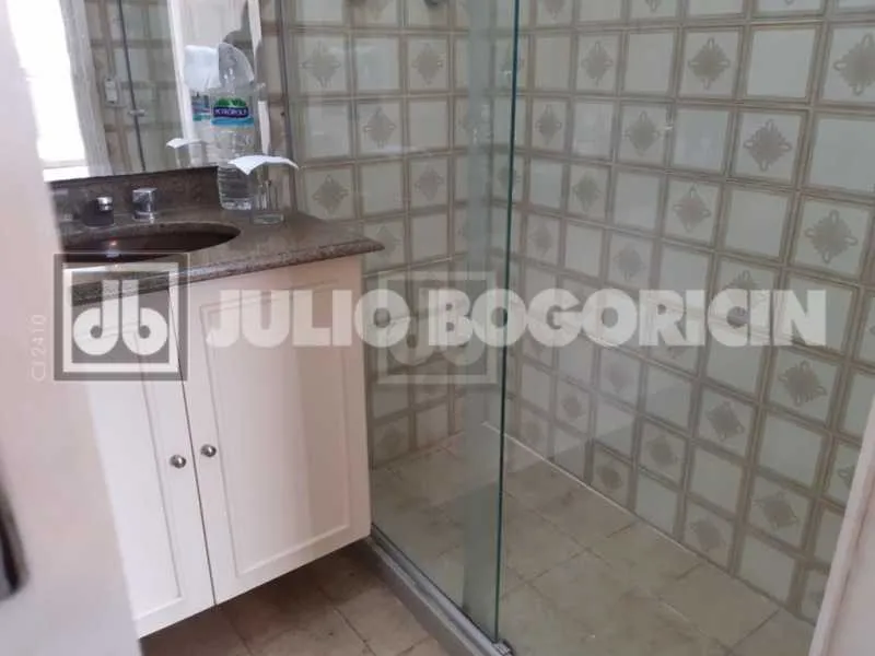 3-bedroom apartment with a mountain view in Rio de Janeiro — photo 19