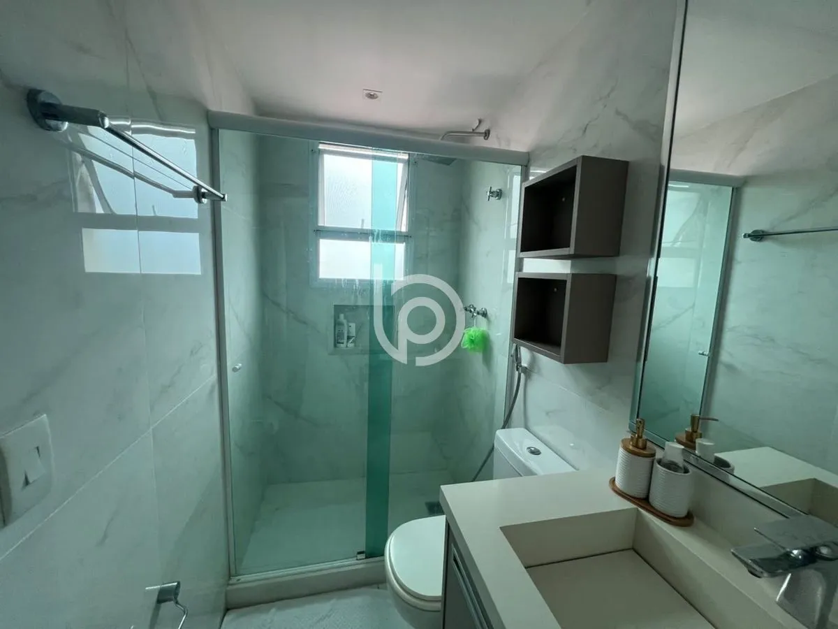 Balcony with a grill in a 4-bedroom apartment, 170 m² — photo 23