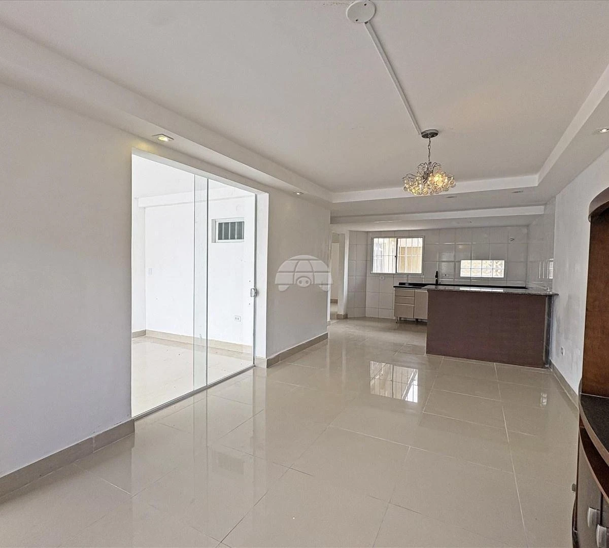 Casa de 178 m² com banheira e varanda envidraçada — photo 2