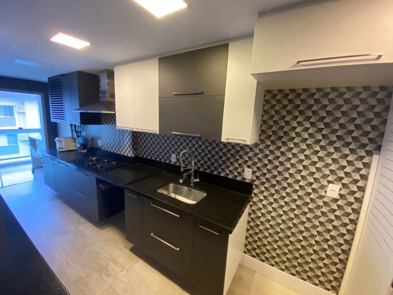 Apartamento mobiliado com 4 dormitórios e varanda — photo 3